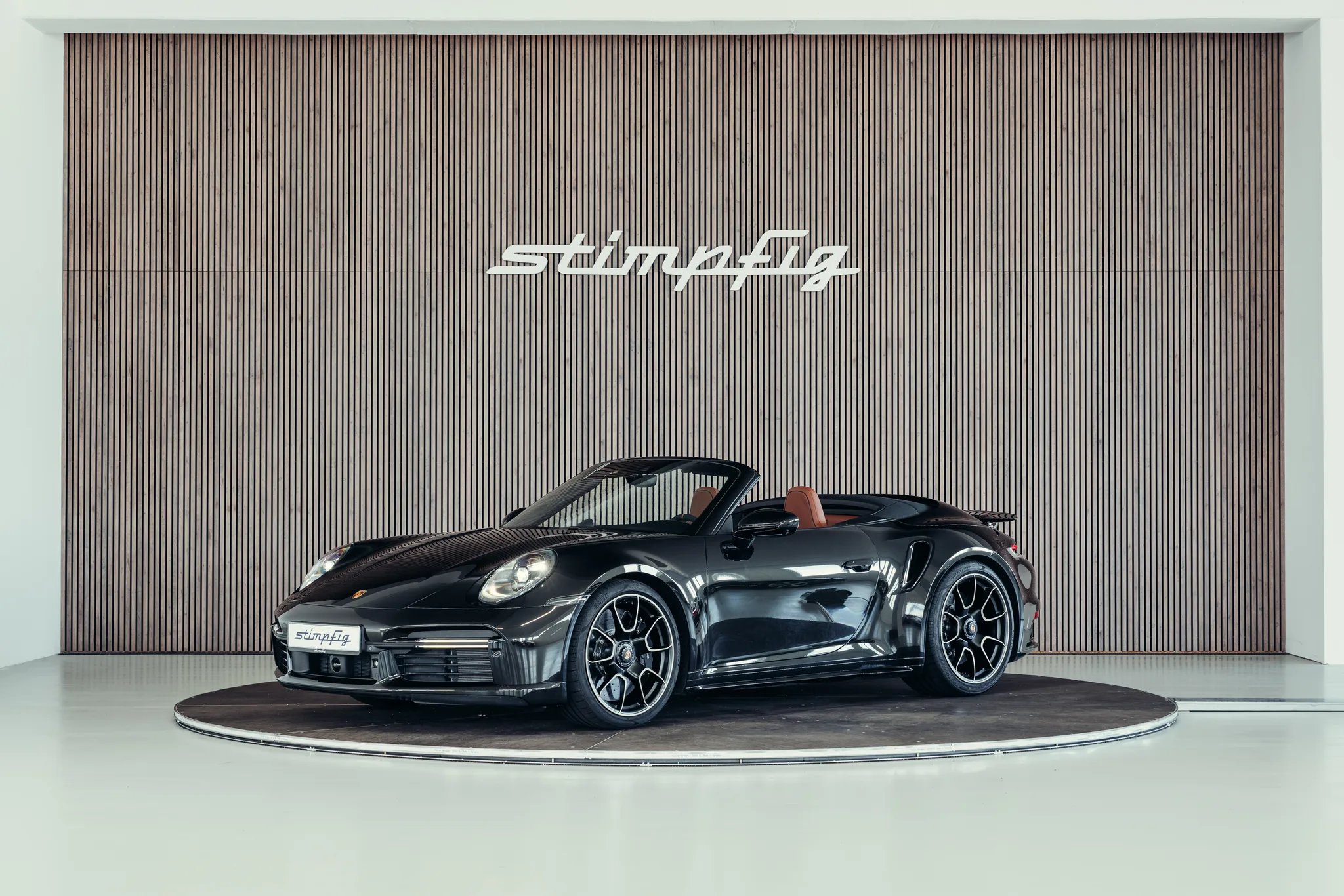 2022 Porsche 911 Turbo S Cabriolet proposée par un spécialiste de la voiture de collection à Stuttgart, Allemagne, photo principale