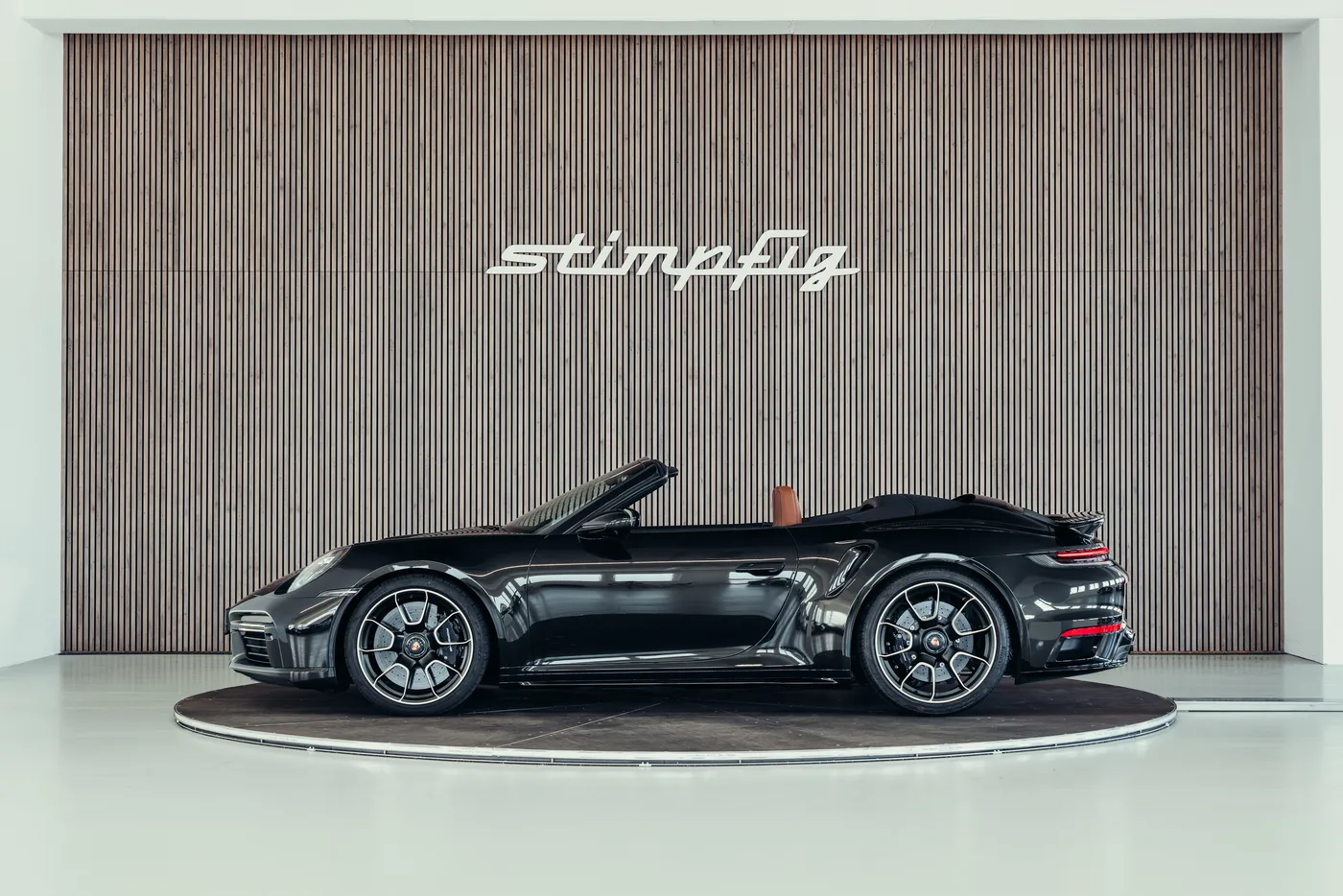 2022 Porsche 911 Turbo S Cabriolet proposée par un spécialiste de la voiture de collection à Stuttgart, Allemagne, photo 2 sur 25