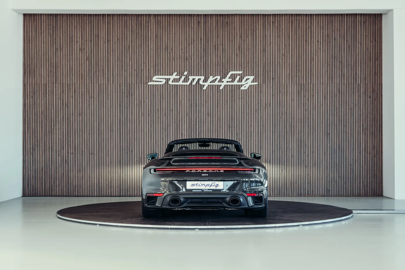 2022 Porsche 911 Turbo S Cabriolet proposée par un spécialiste de la voiture de collection à Stuttgart, Allemagne, photo 4 sur 25