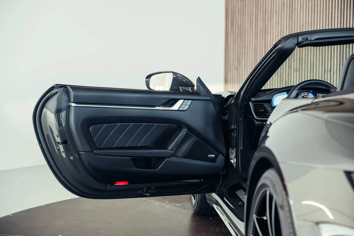 2022 Porsche 911 Turbo S Cabriolet proposée par un spécialiste de la voiture de collection à Stuttgart, Allemagne, photo 18 sur 25
