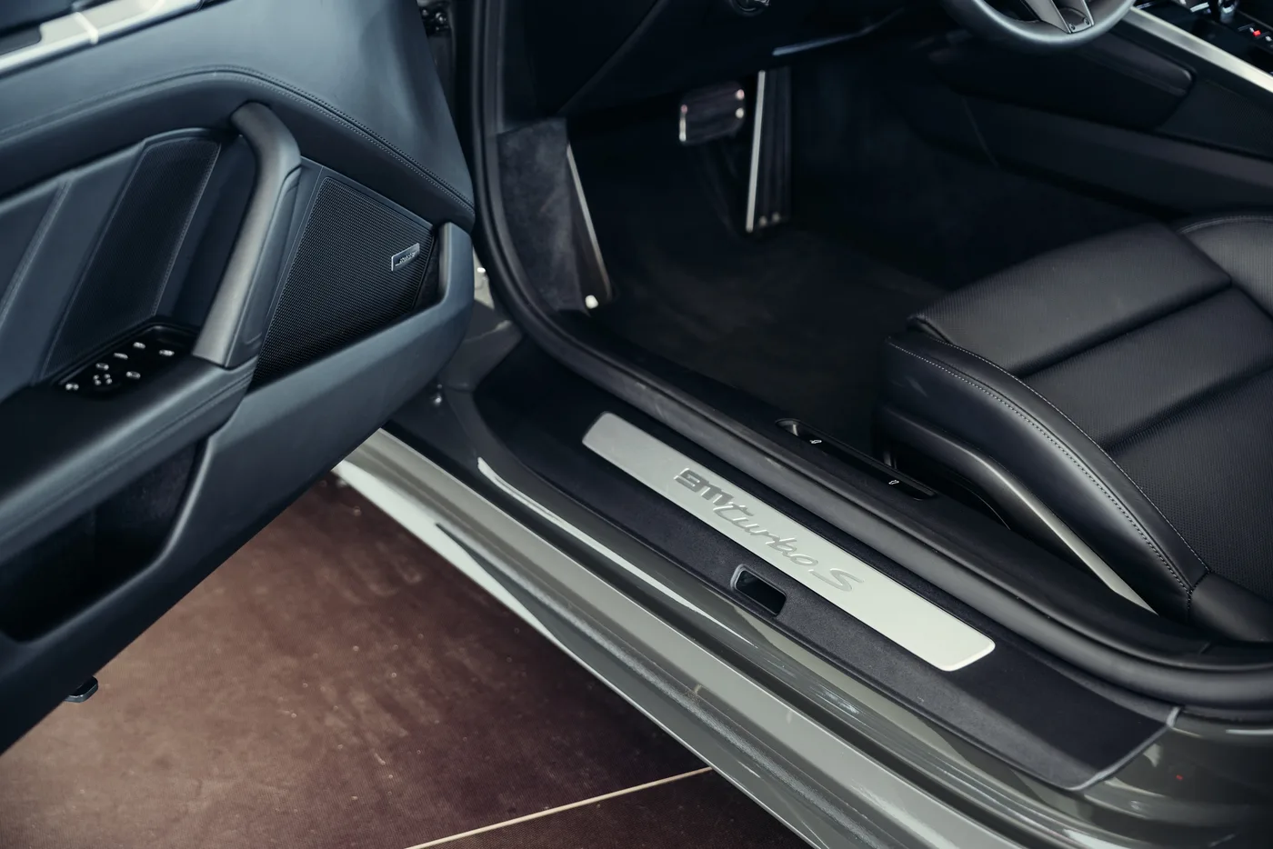 2022 Porsche 911 Turbo S Cabriolet proposée par un spécialiste de la voiture de collection à Stuttgart, Allemagne, photo 20 sur 25
