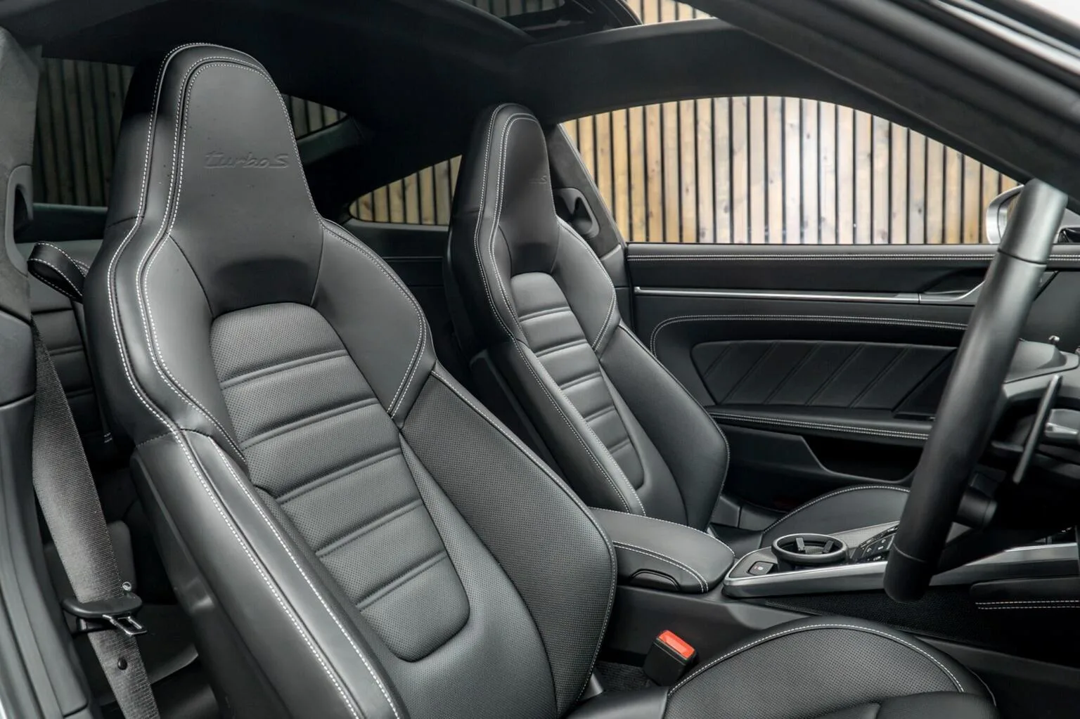 2022 Porsche 911 Turbo S, 2/30