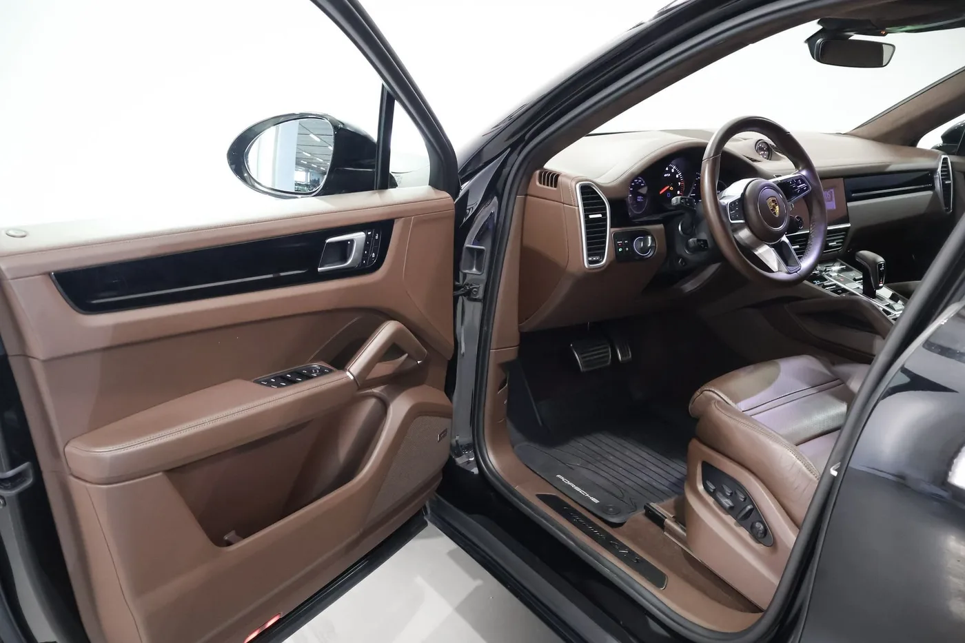 2022 Porsche Cayenne GTS Coupé offered by a supercar dealer in Zibido San Giacomo, Italy, photo 8 of 25
