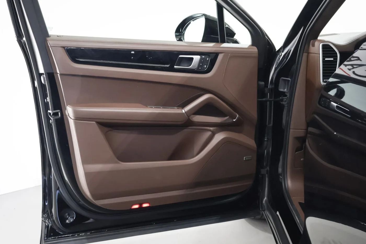 2022 Porsche Cayenne GTS Coupé offered by a supercar dealer in Zibido San Giacomo, Italy, photo 12 of 25