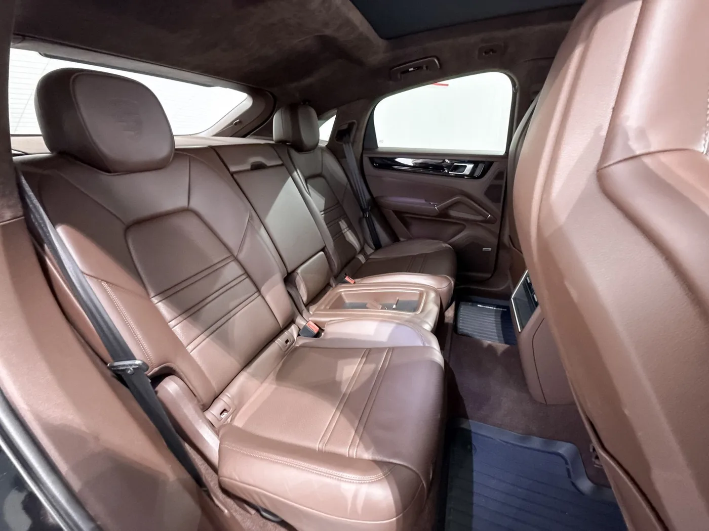 2022 Porsche Cayenne GTS Coupé offered by a supercar dealer in Zibido San Giacomo, Italy, photo 21 of 25