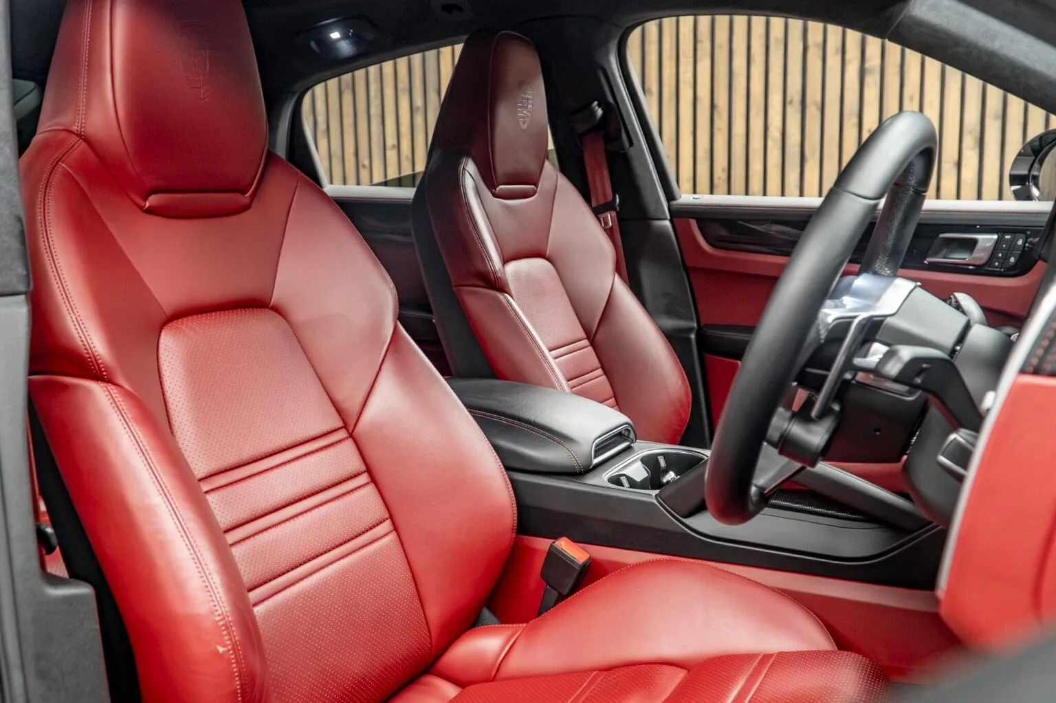 2022 Porsche Cayenne GTS Coupé, 2/30