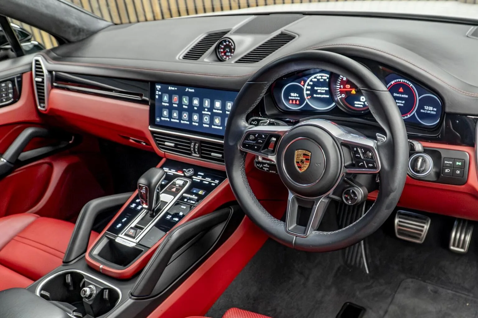 2022 Porsche Cayenne GTS Coupé, 22/30