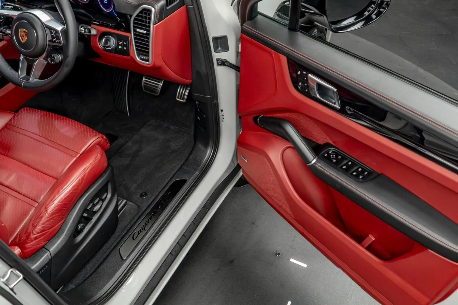 2022 Porsche Cayenne GTS Coupé, 28/30