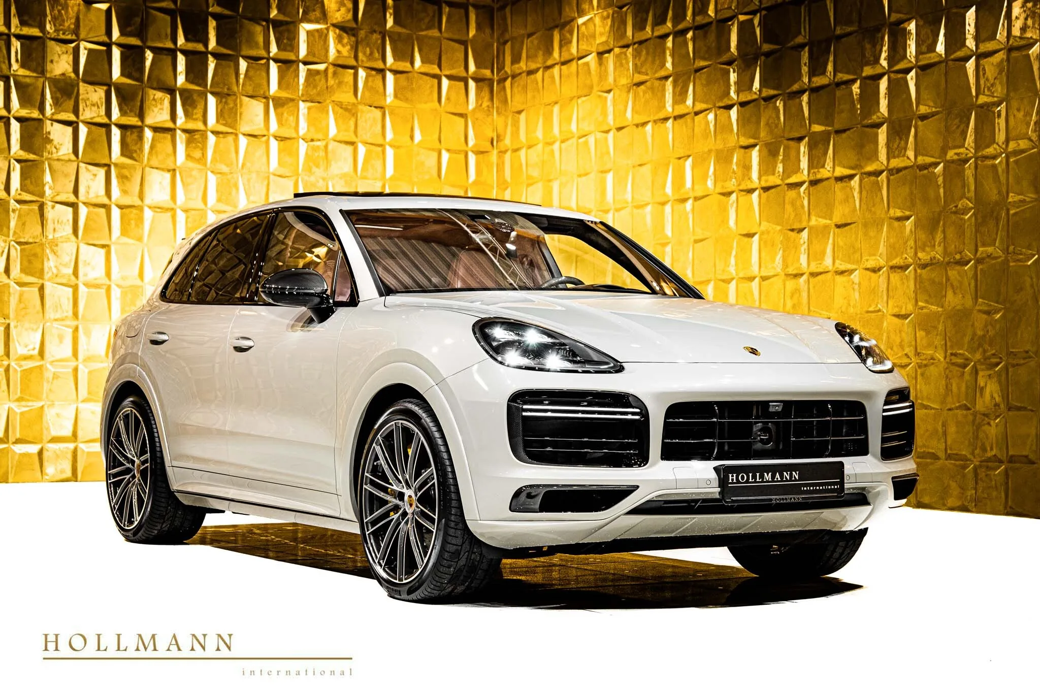 2022 Porsche Cayenne Turbo angeboten von einem Fachhändler in Stuhr, Deutschland, Hauptfoto