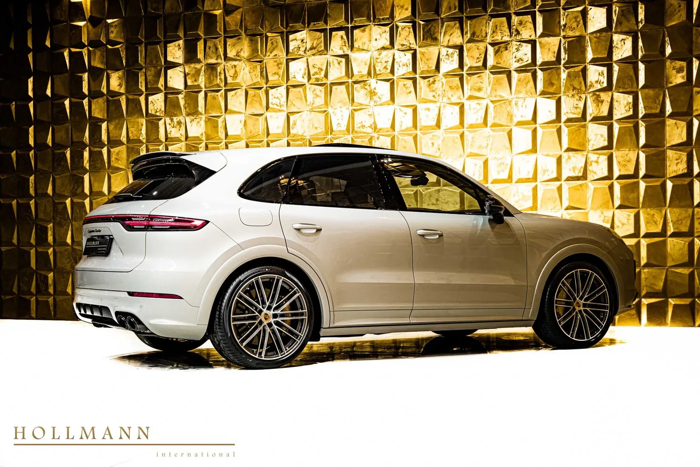 2022 Porsche Cayenne Turbo angeboten von einem Fachhändler in Stuhr, Deutschland, Foto 3 von 8
