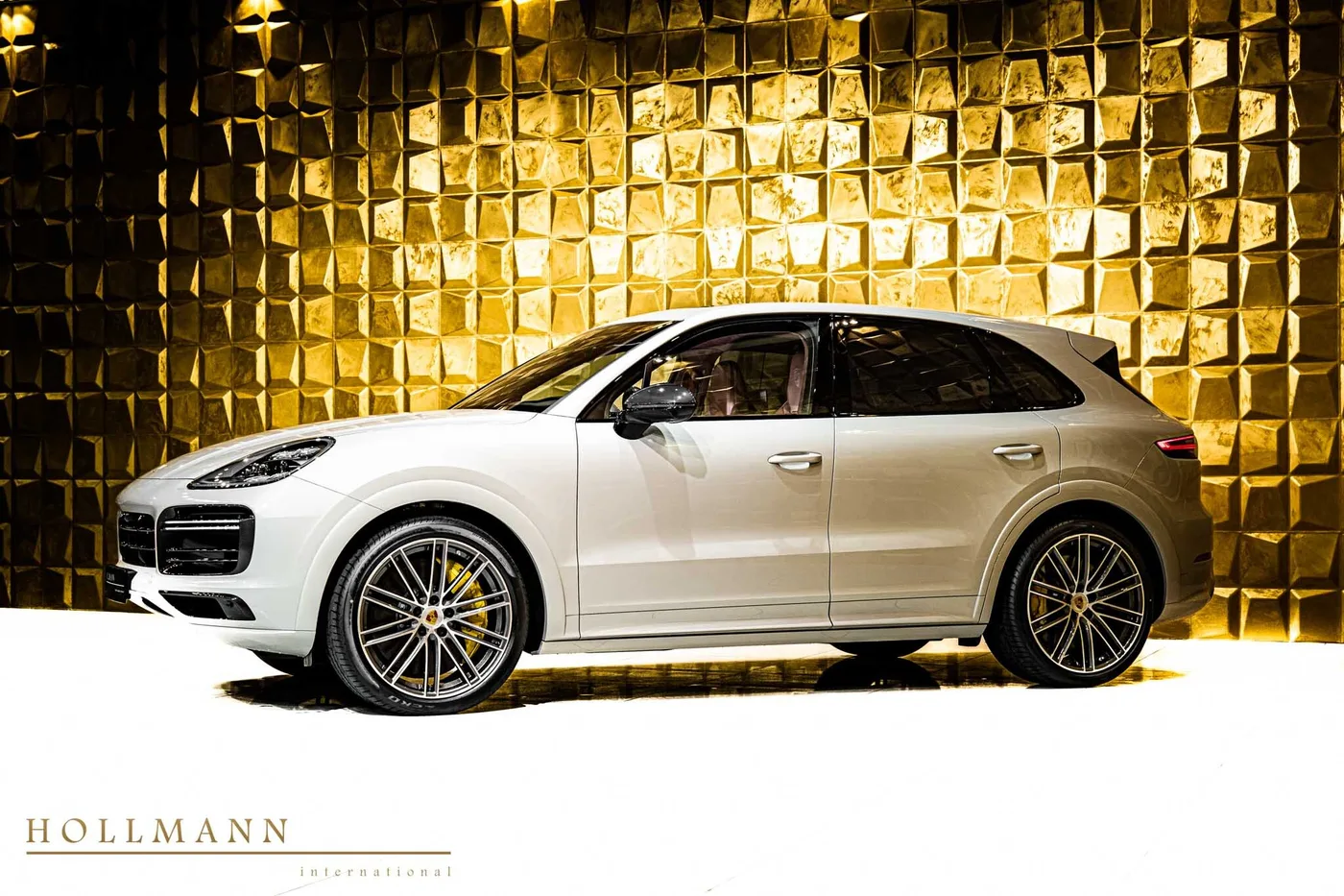 2022 Porsche Cayenne Turbo angeboten von einem Fachhändler in Stuhr, Deutschland, Foto 6 von 8