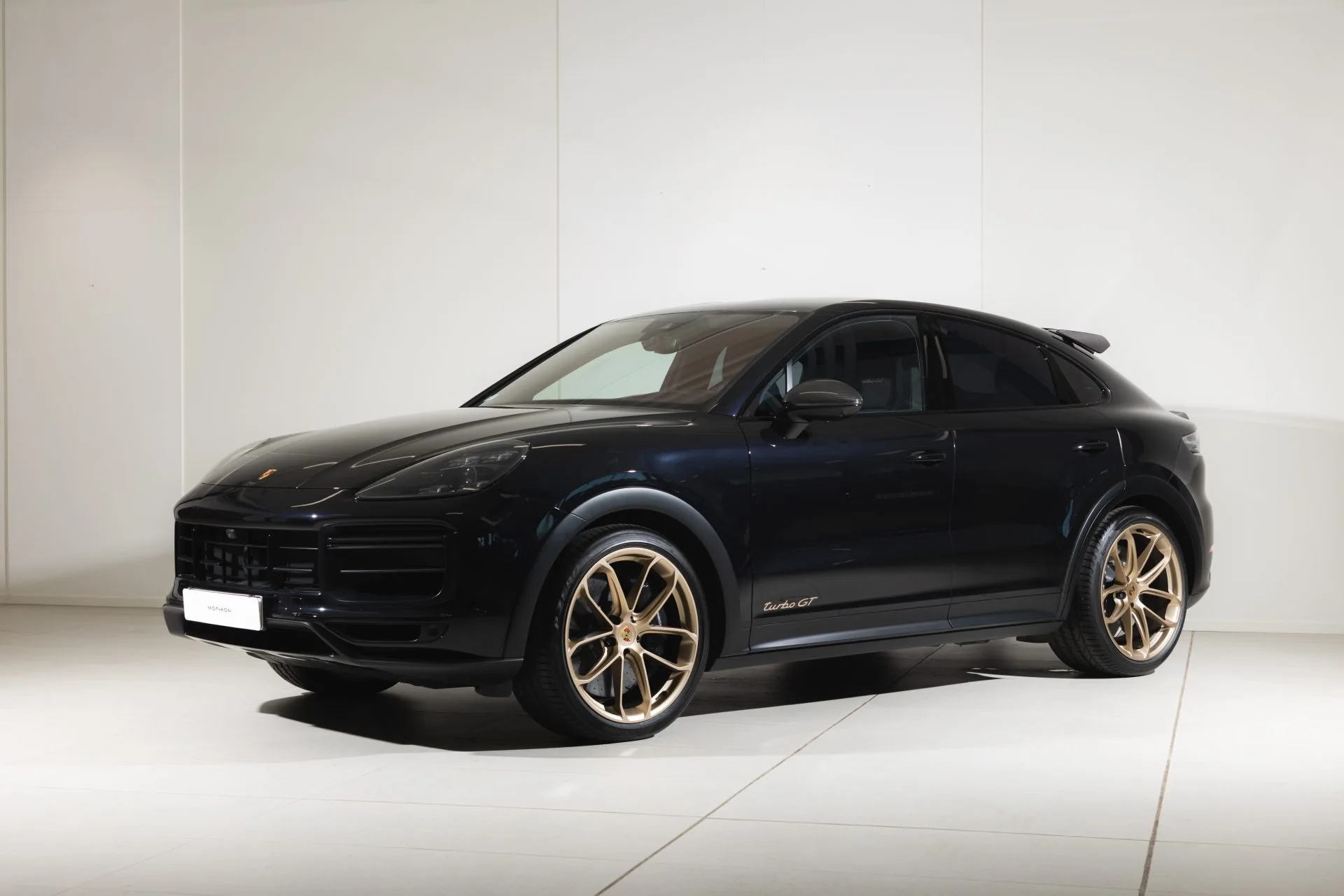 2022 Porsche Cayenne offered by a specialist dealer in Uppsala, Sweden, main photo