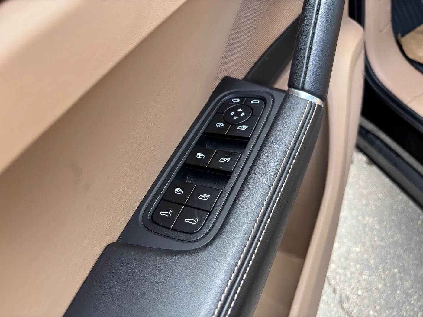 2022 Porsche Cayenne Platinum Edition angeboten von einem Fachhändler in Singen, Deutschland, Foto 19 von 22