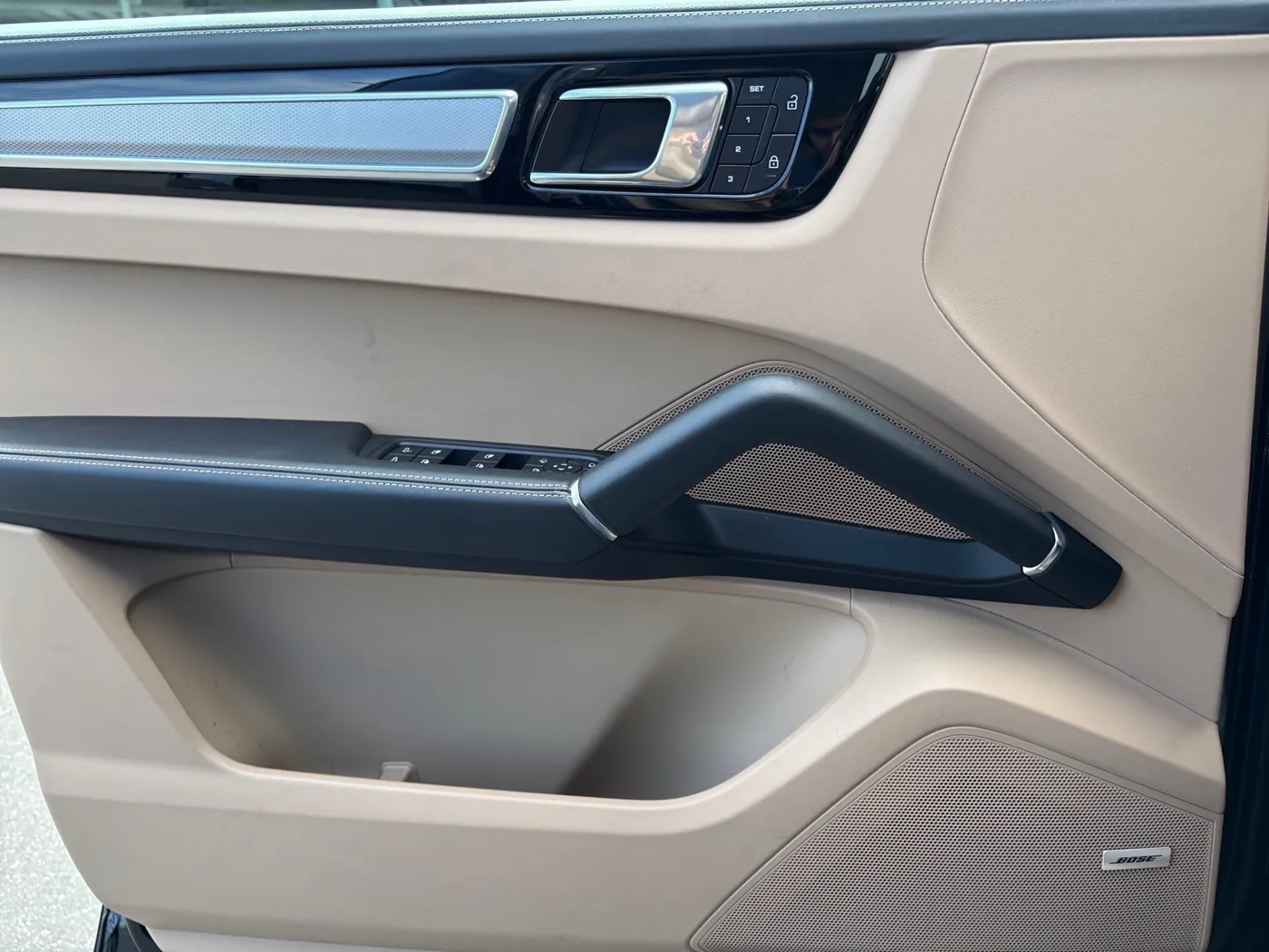 2022 Porsche Cayenne Platinum Edition angeboten von einem Fachhändler in Singen, Deutschland, Foto 21 von 22