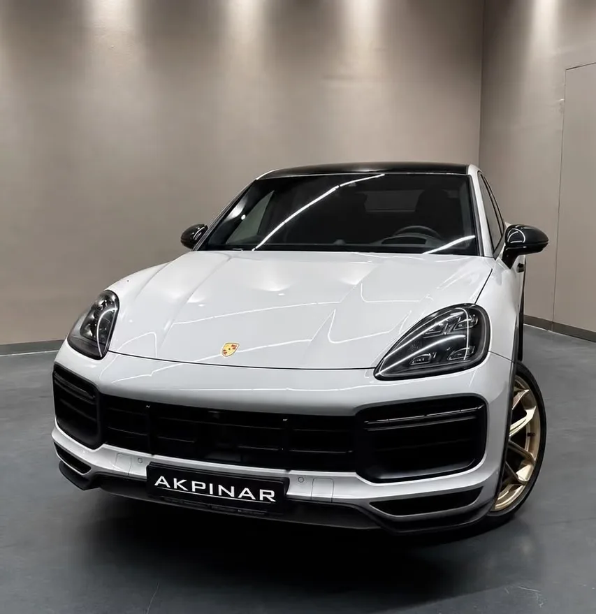 2022 Porsche Cayenne Turbo GT, 2/30