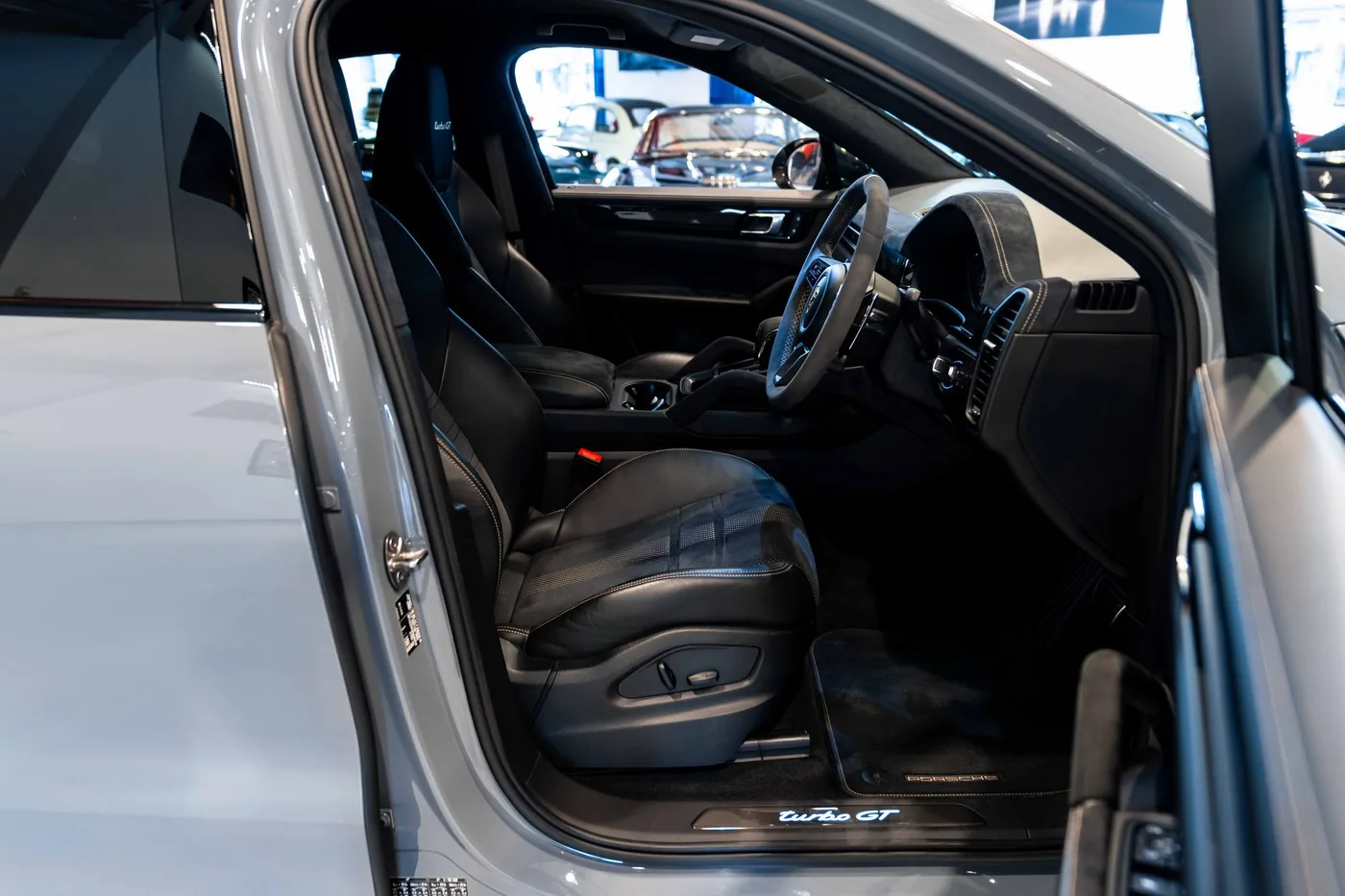 2022 Porsche Cayenne Turbo GT proposée par un spécialiste de la voiture de collection à London, Royaume-Uni, photo 12 sur 21