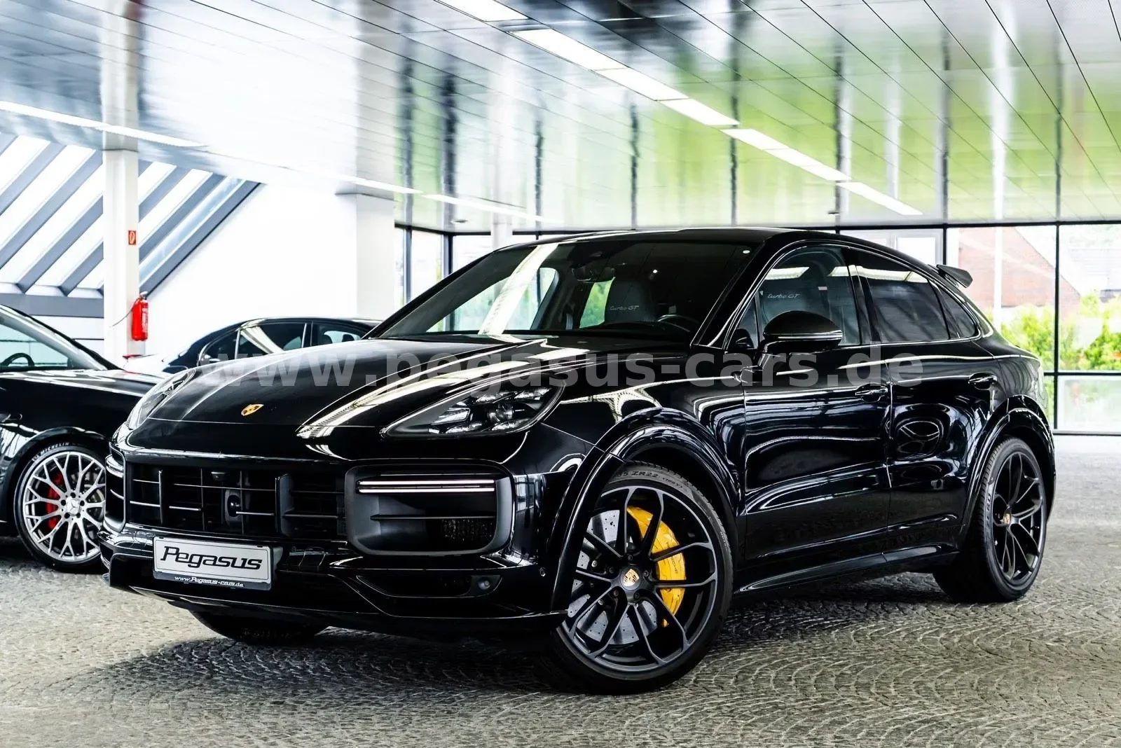 2022 Porsche Cayenne Turbo GT angeboten von einem Fachhändler in Mönchengladbach, Deutschland, Hauptfoto