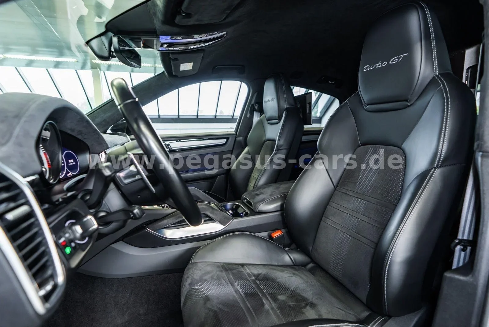2022 Porsche Cayenne Turbo GT, 2/30