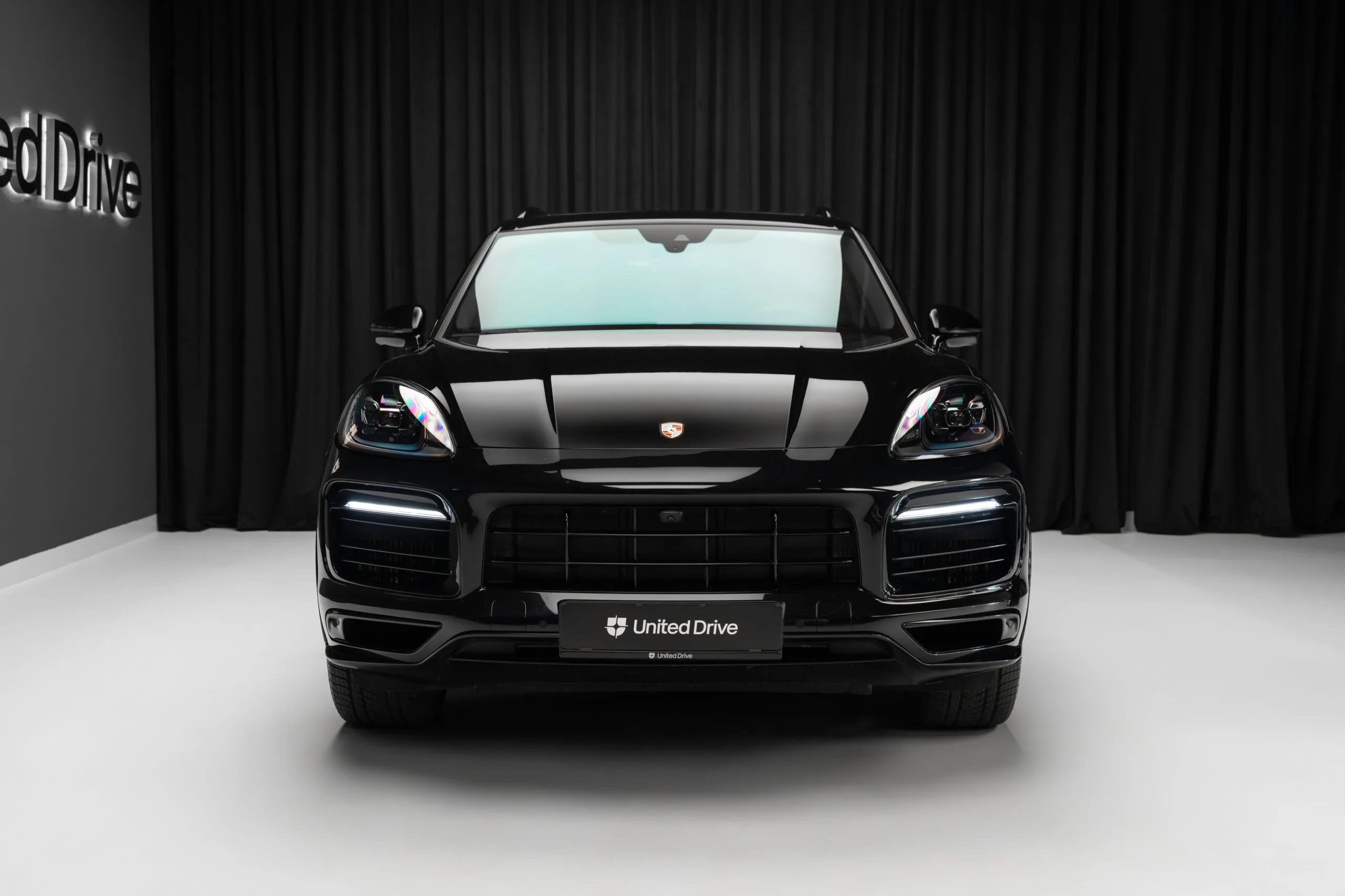 2022 Porsche Cayenne E-Hybrid, 2/30
