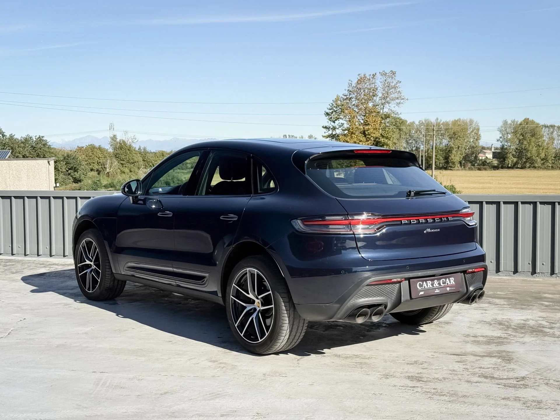 2022 Porsche Macan, 2/18