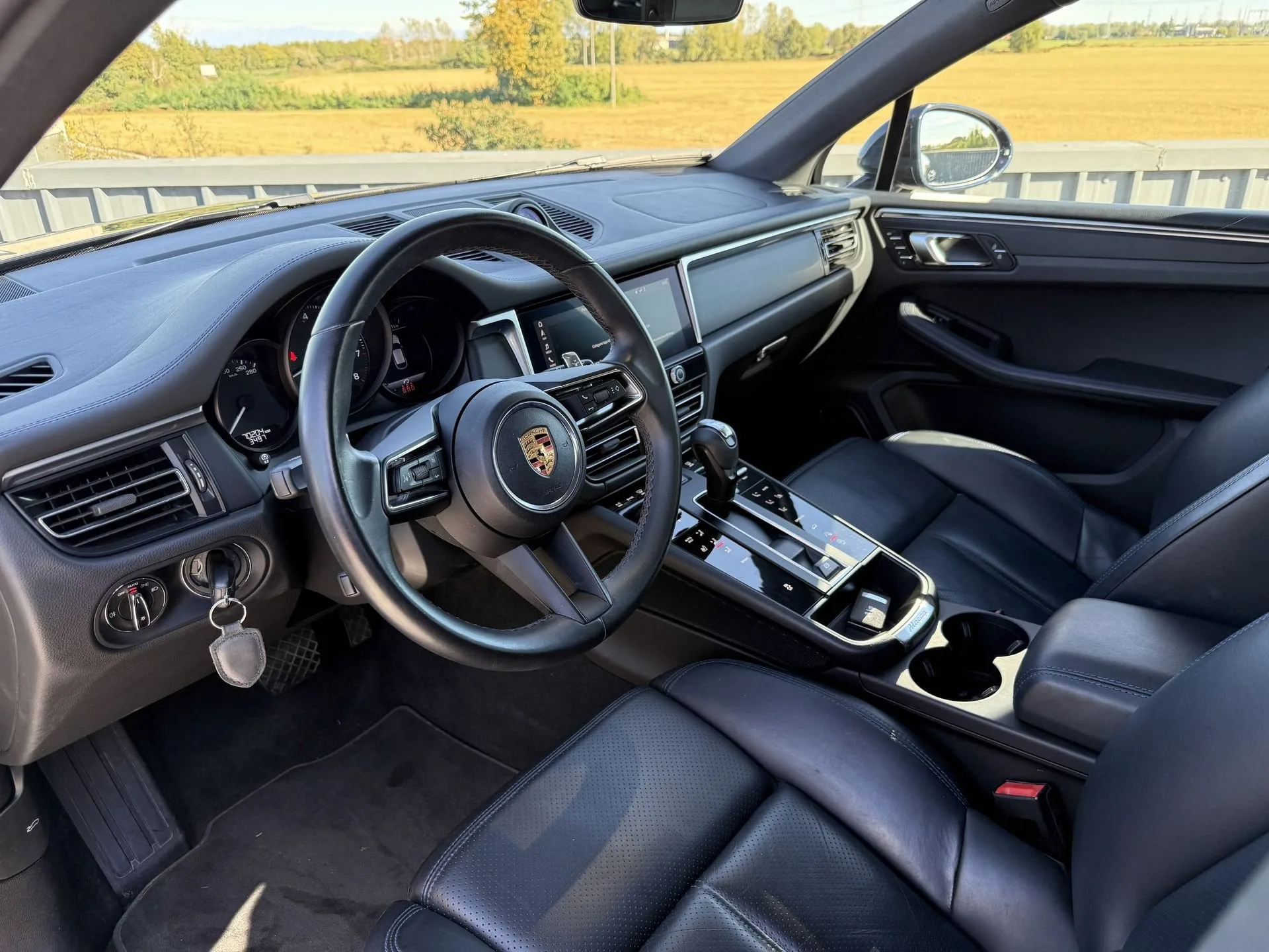 2022 Porsche Macan, 8/18