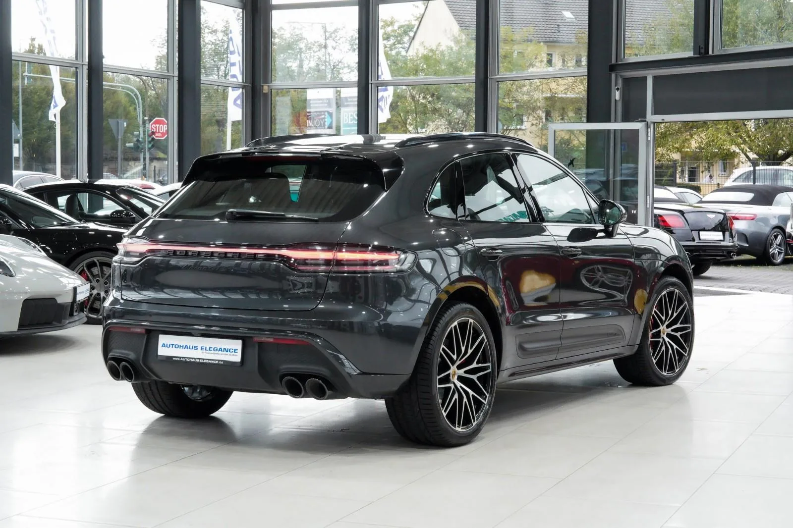 2022 Porsche Macan GTS, 2/30