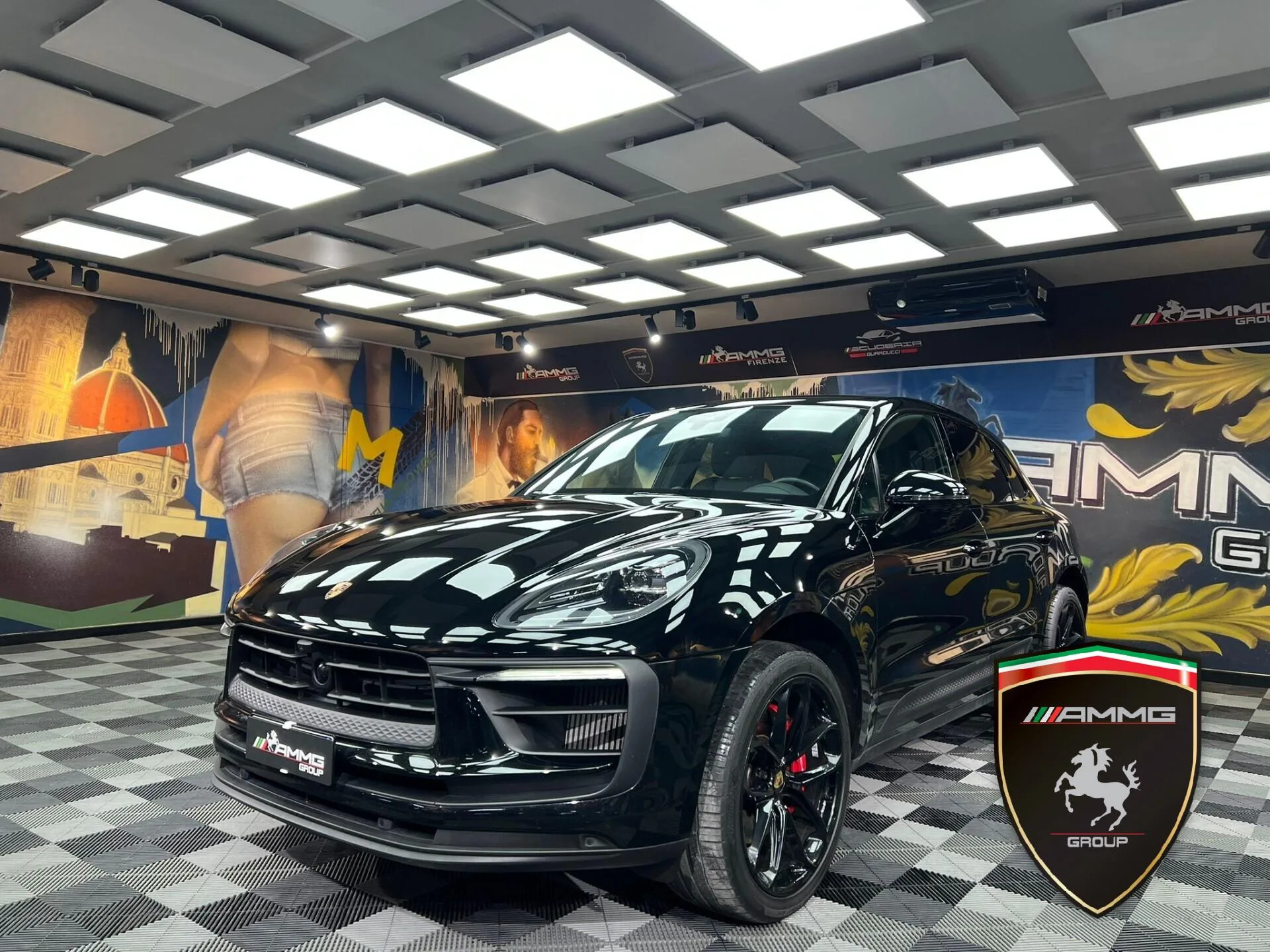 2022 Porsche Macan S proposée par un concessionnaire spécialisé à Calenzano, Italie, photo principale