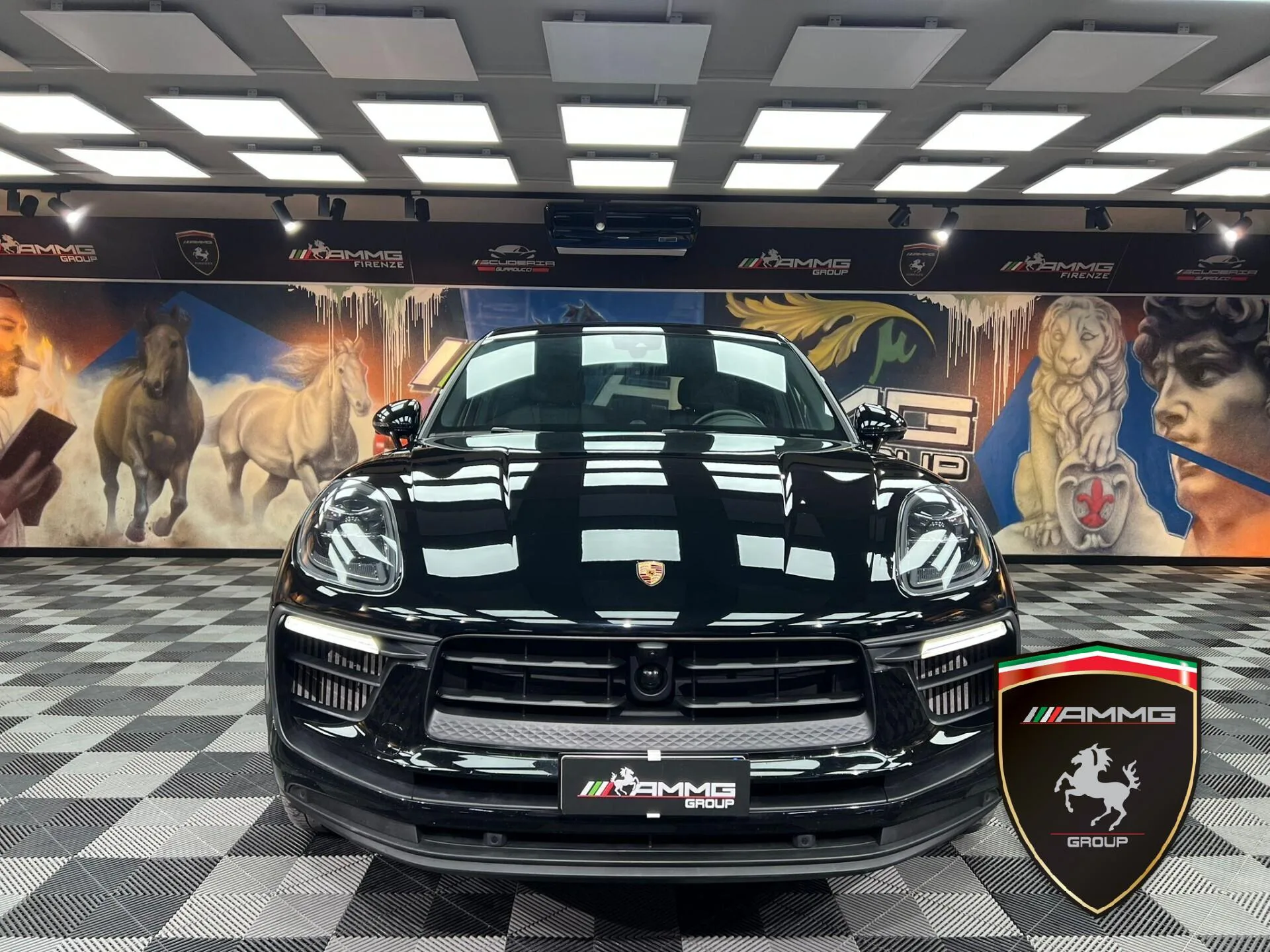 2022 Porsche Macan S, 2/15
