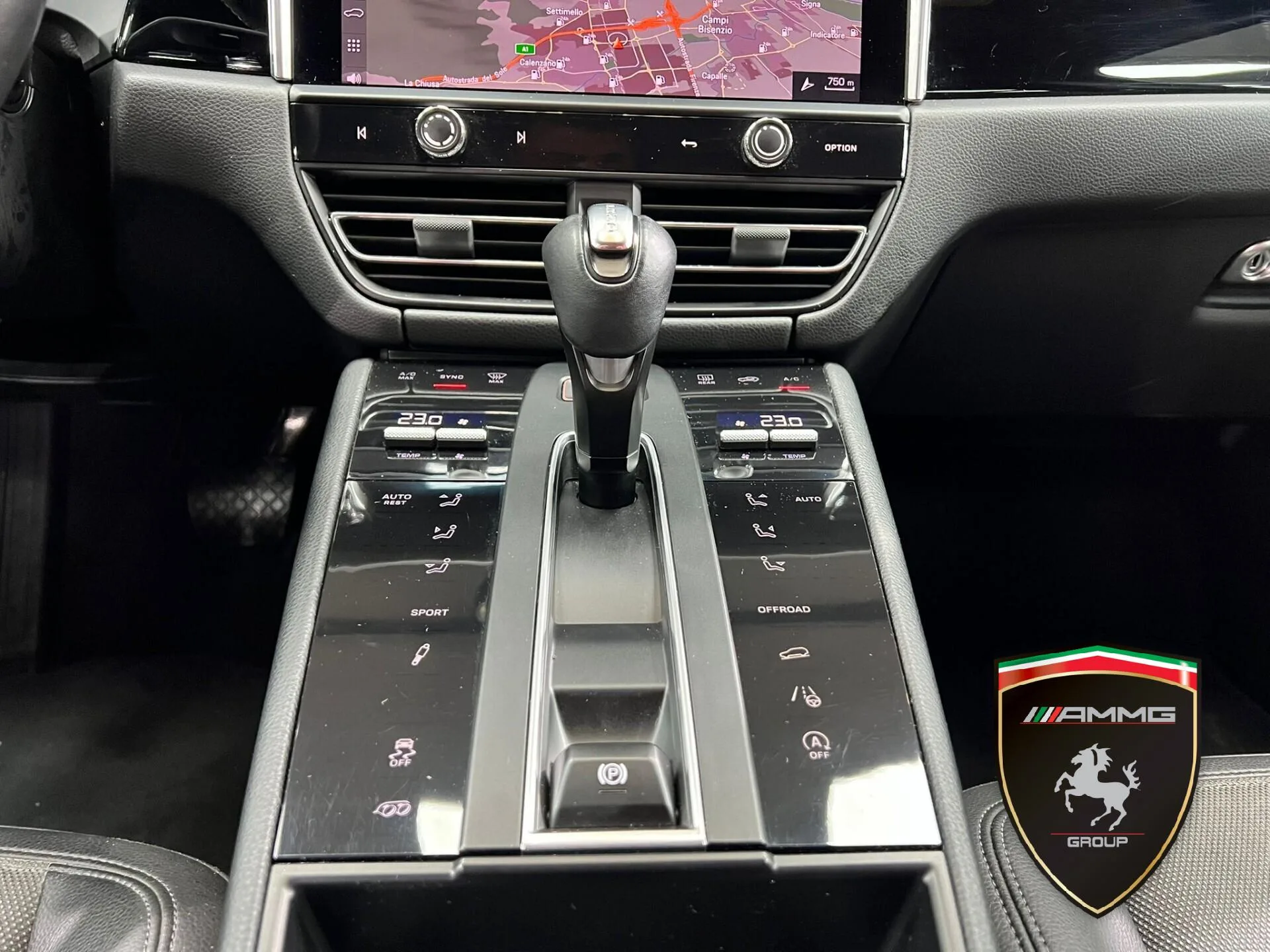 2022 Porsche Macan S, 14/15