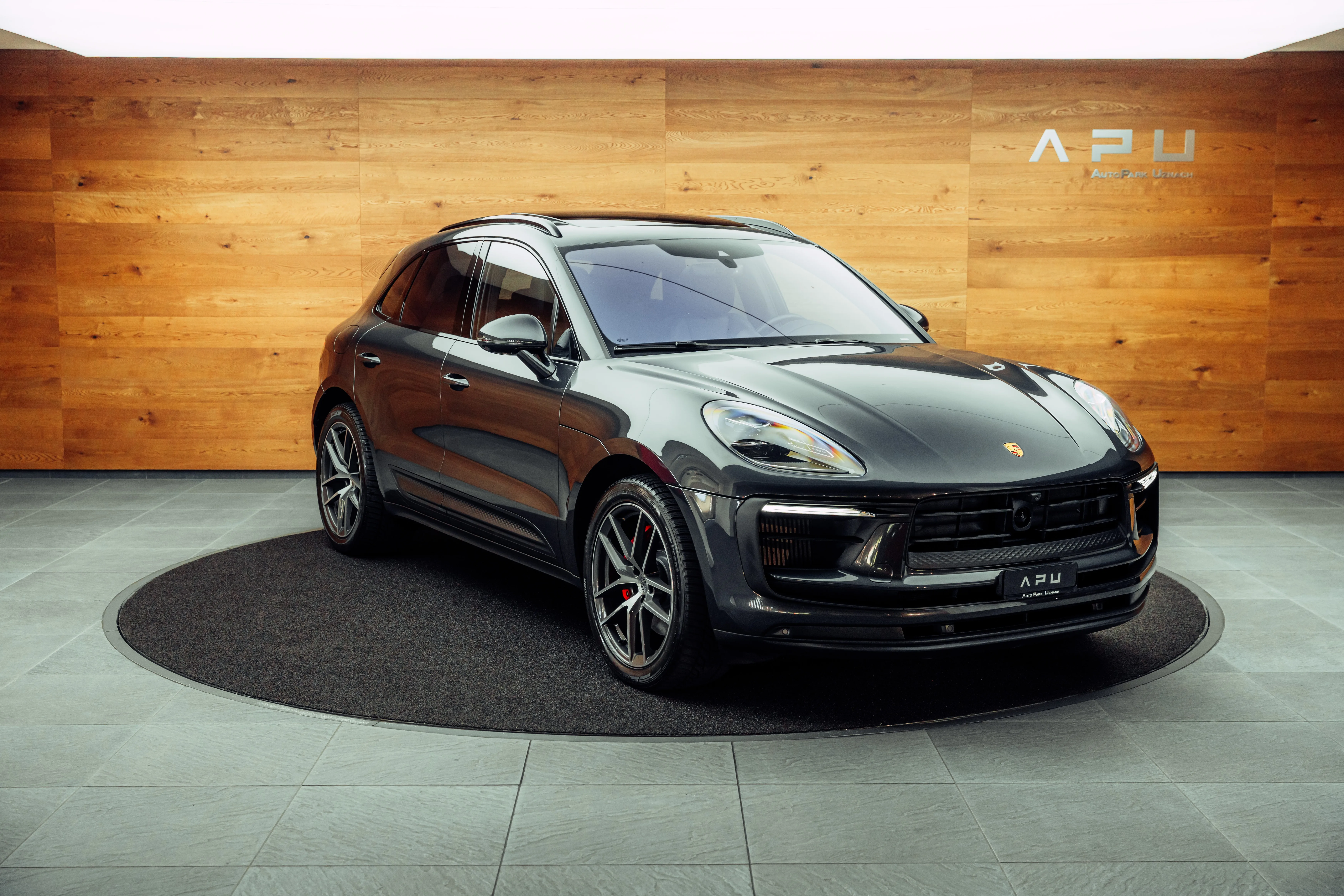 2022 Porsche Macan S offered by a specialist dealer in Uznach, Switzerland, main photo