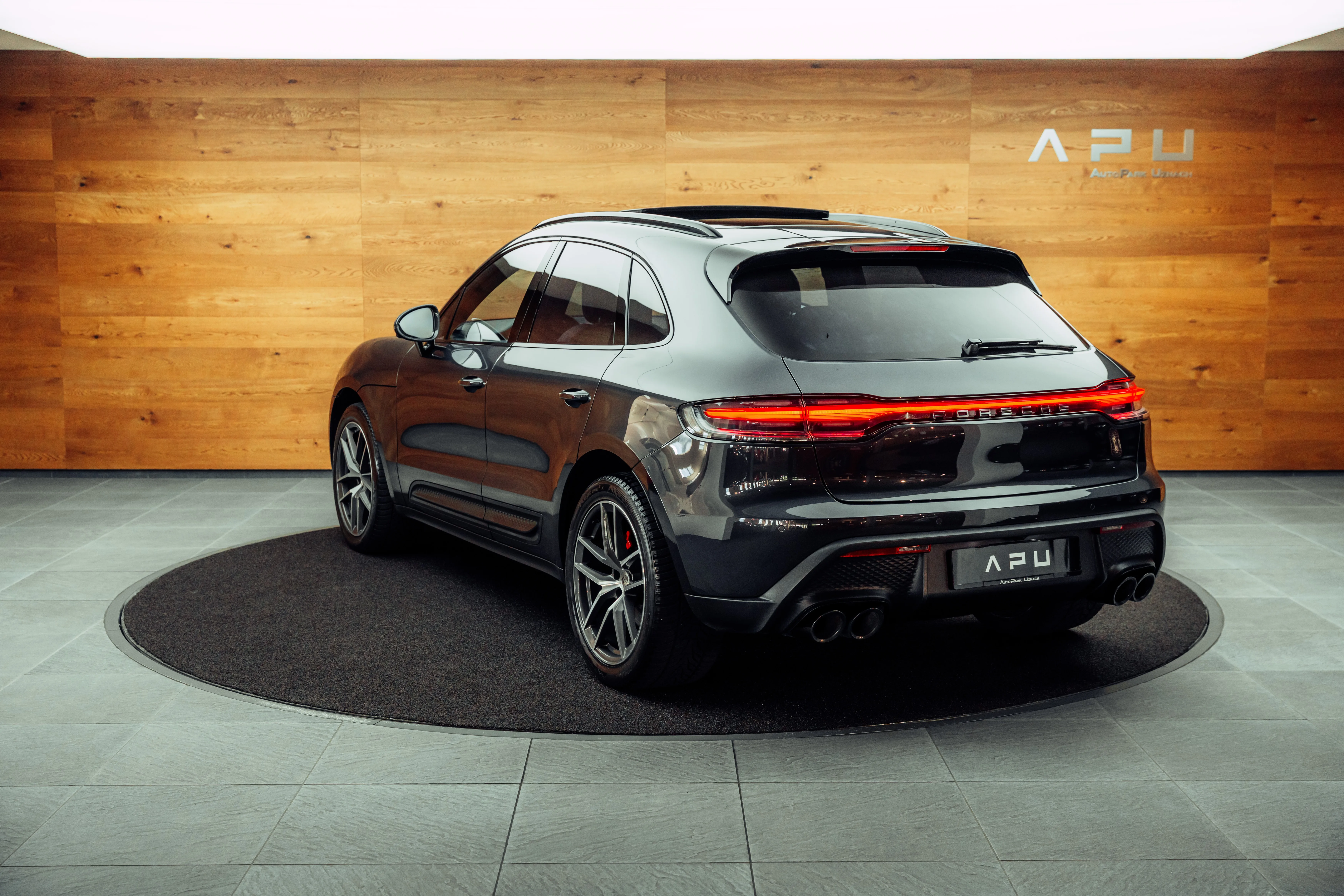2022 Porsche Macan S, 3/18