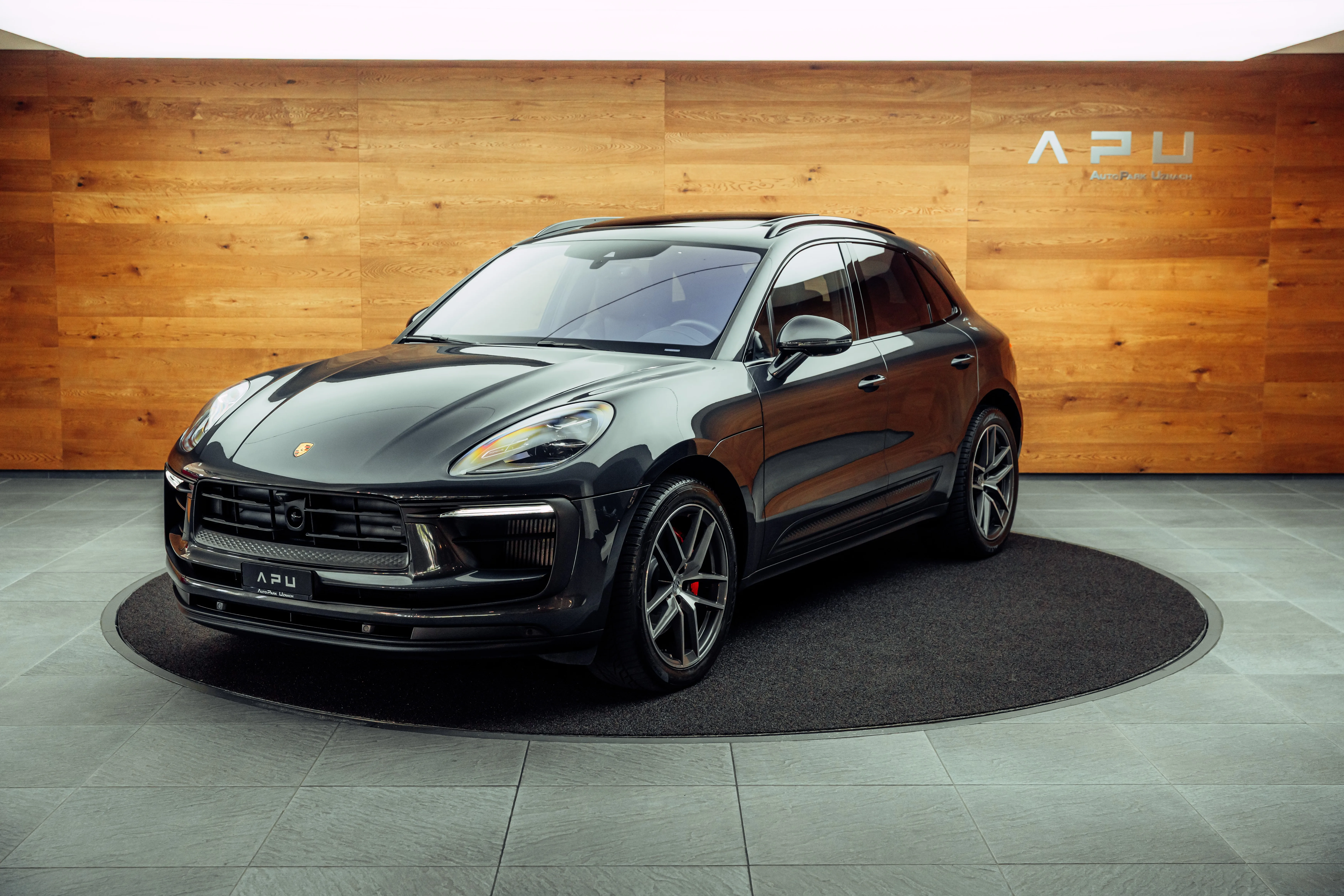 2022 Porsche Macan S, 4/18
