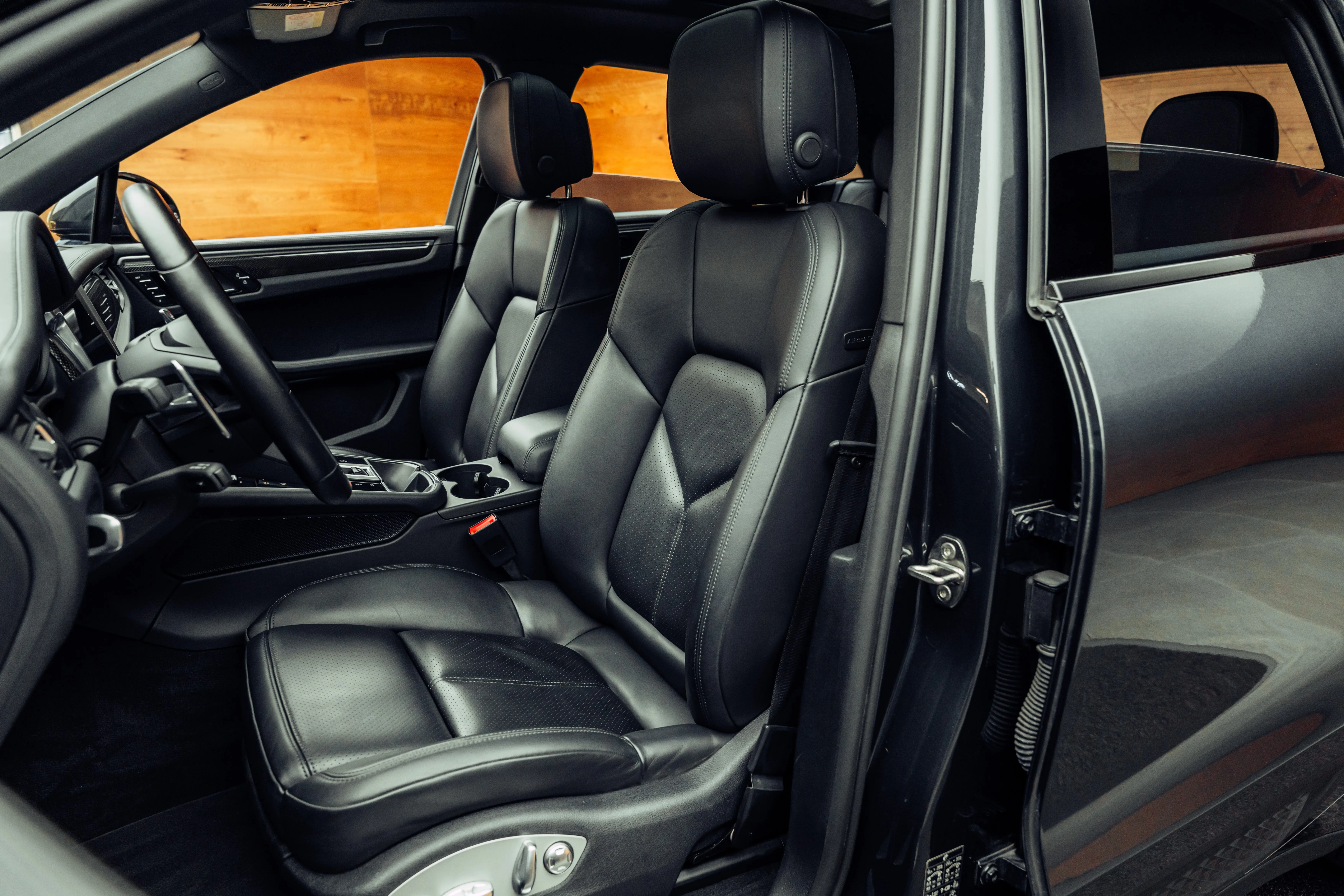 2022 Porsche Macan S, 6/18