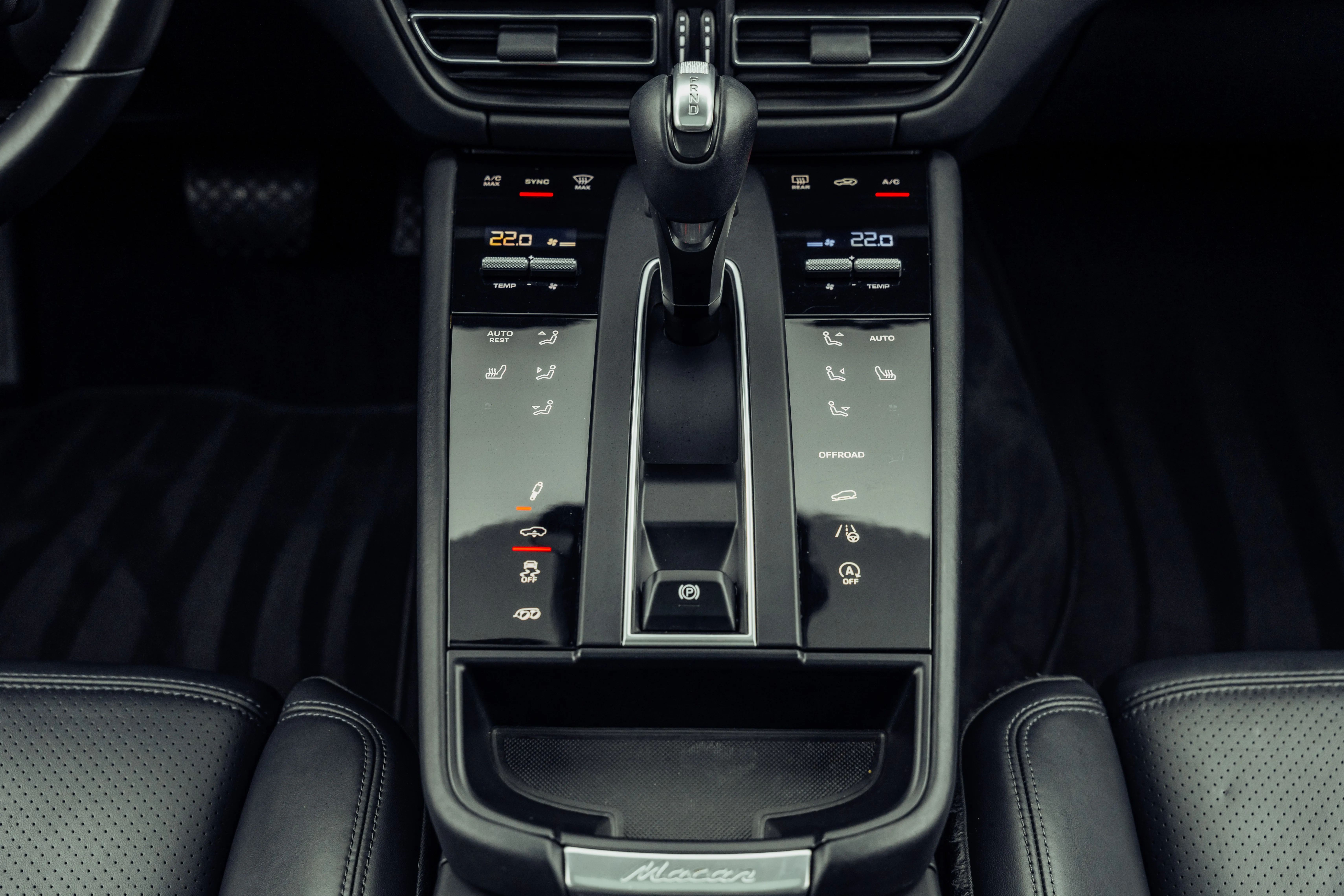 2022 Porsche Macan S, 12/18