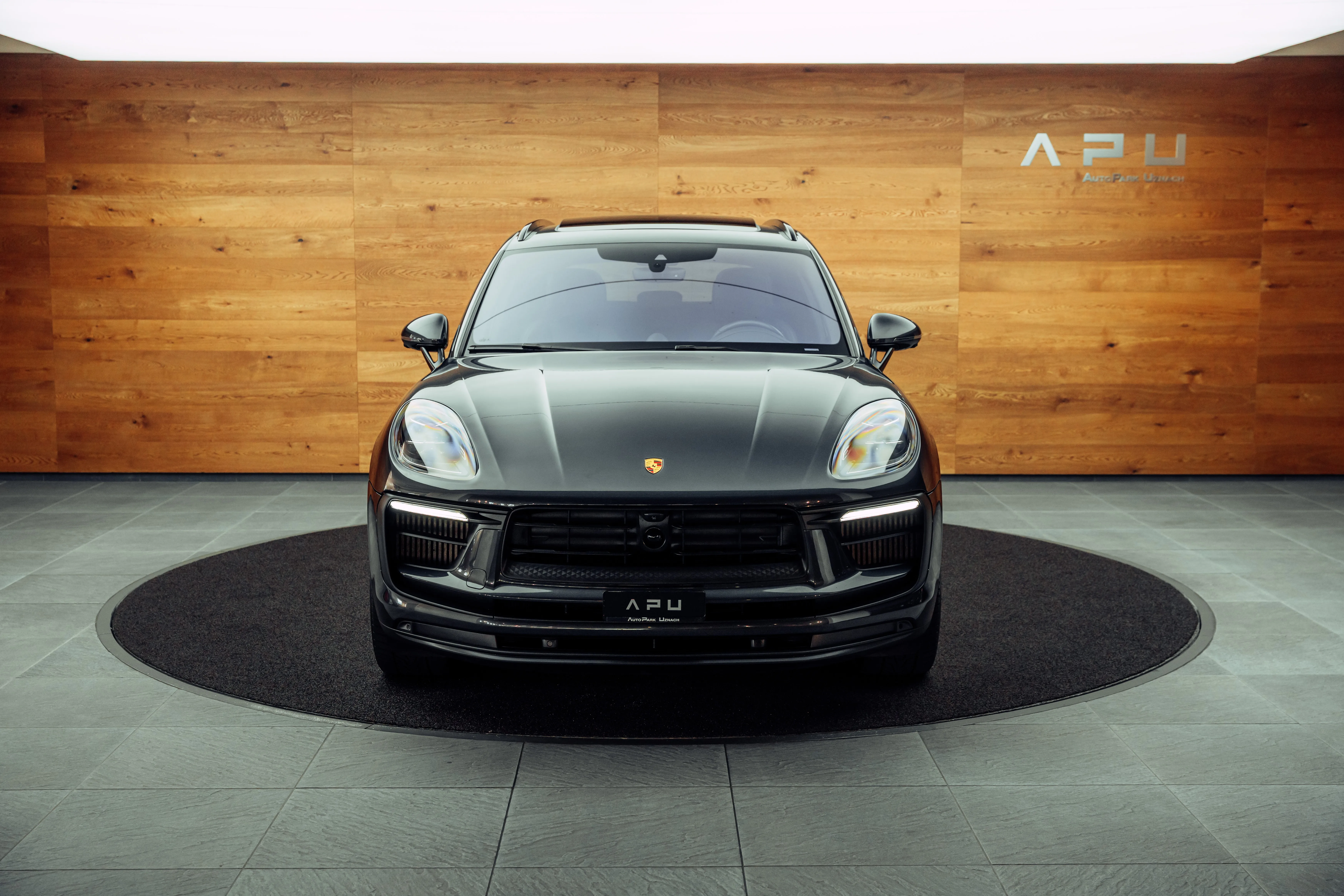 2022 Porsche Macan S, 16/18