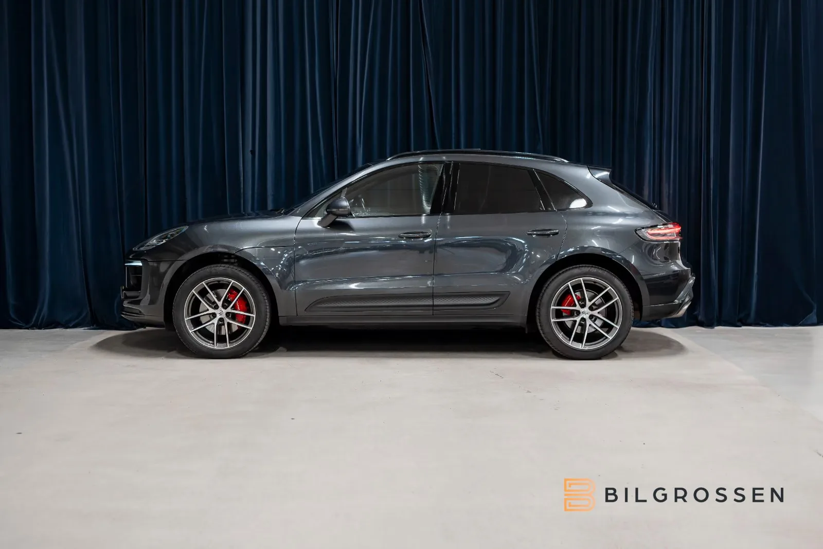 2022 Porsche Macan S, 2/21
