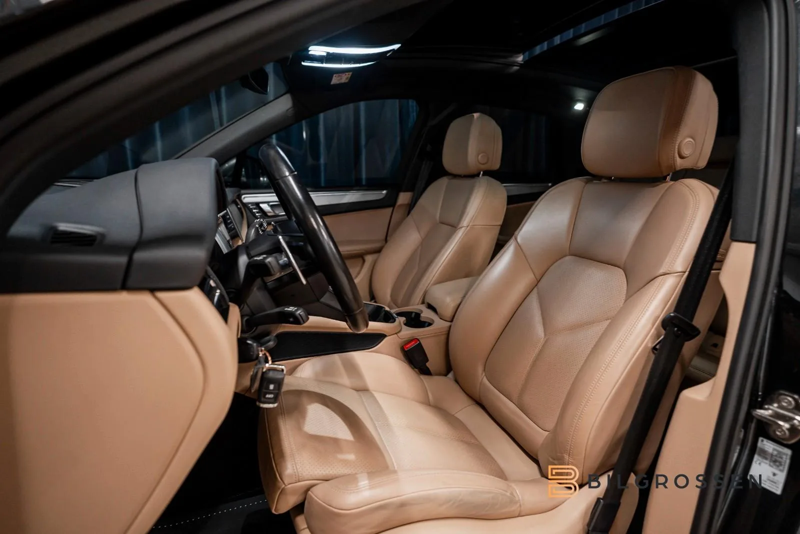 2022 Porsche Macan S, 15/21