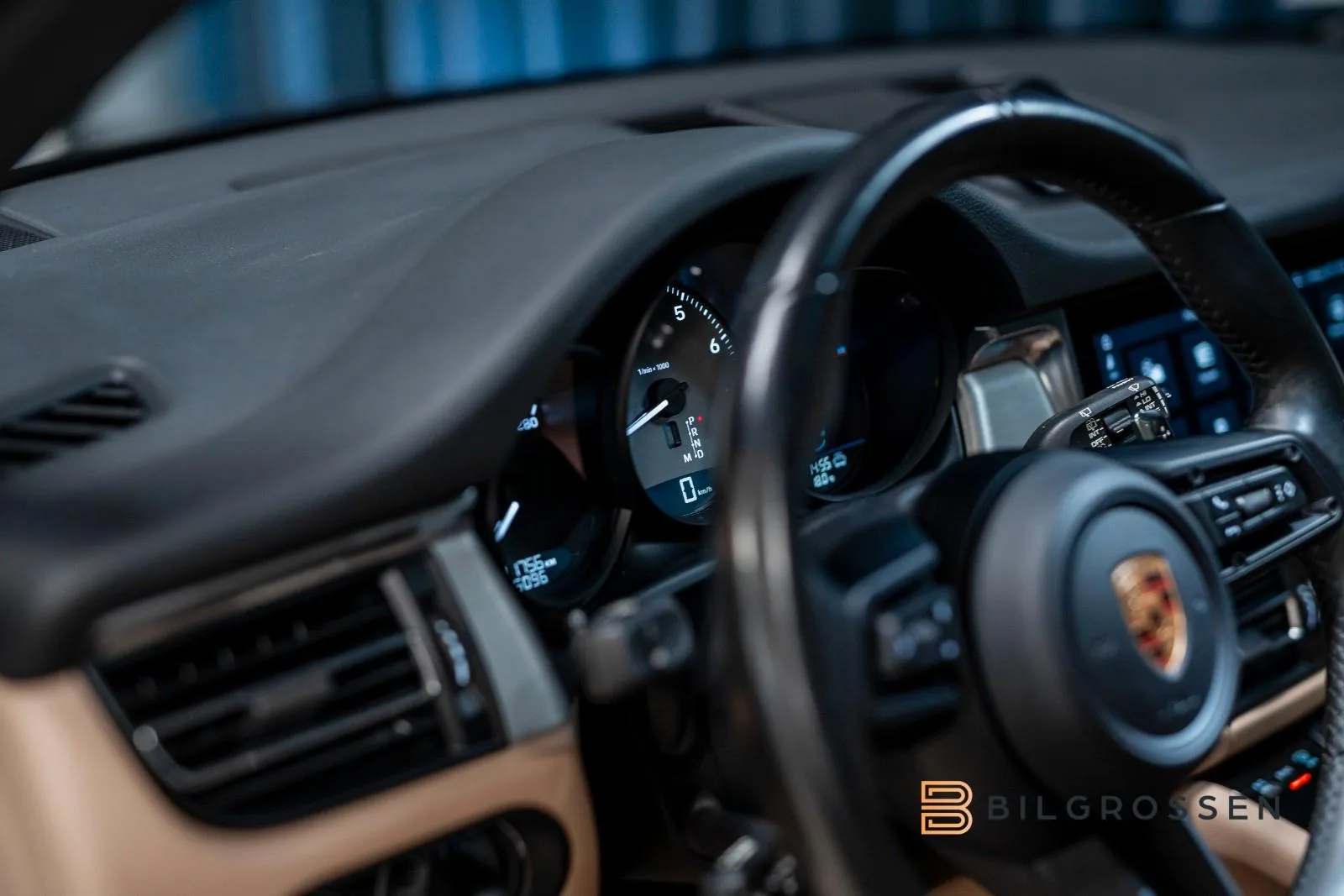 2022 Porsche Macan S, 18/21