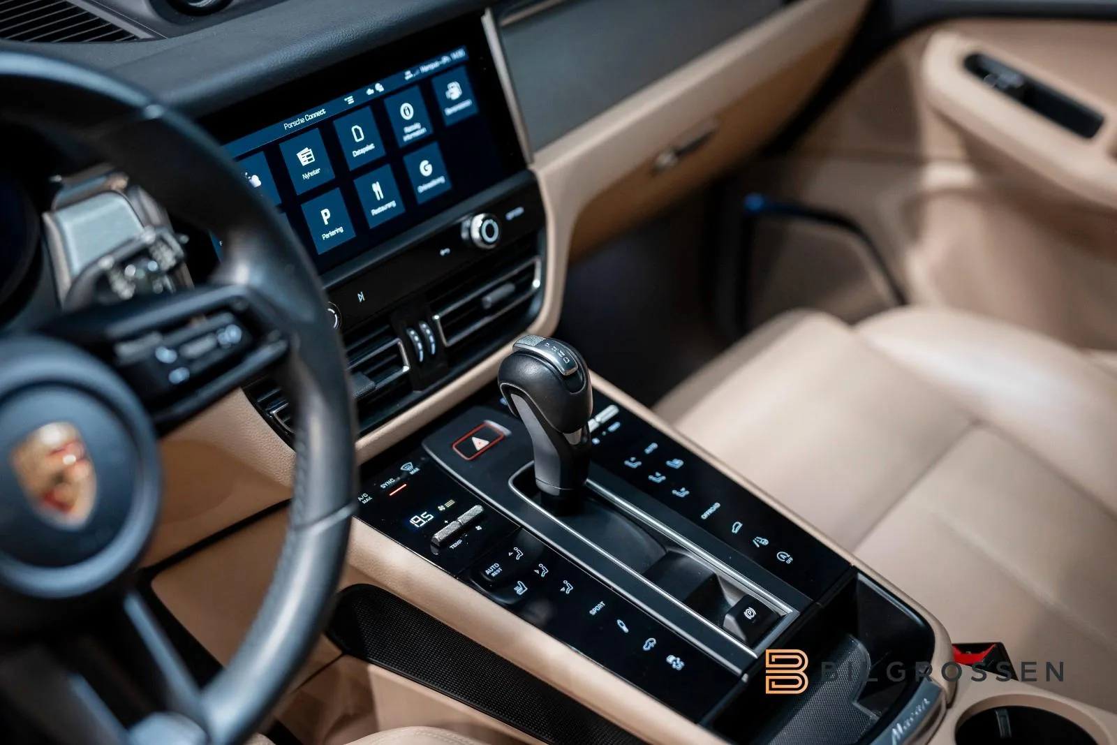 2022 Porsche Macan S, 19/21