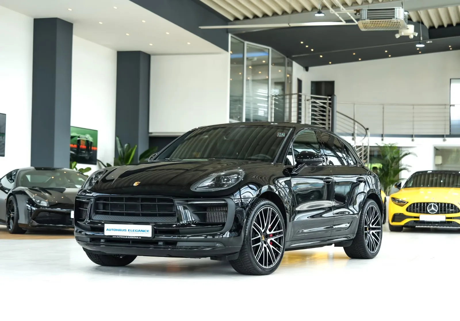 2022 Porsche Macan S angeboten von einem Fachhändler in Köln, Deutschland, Hauptfoto