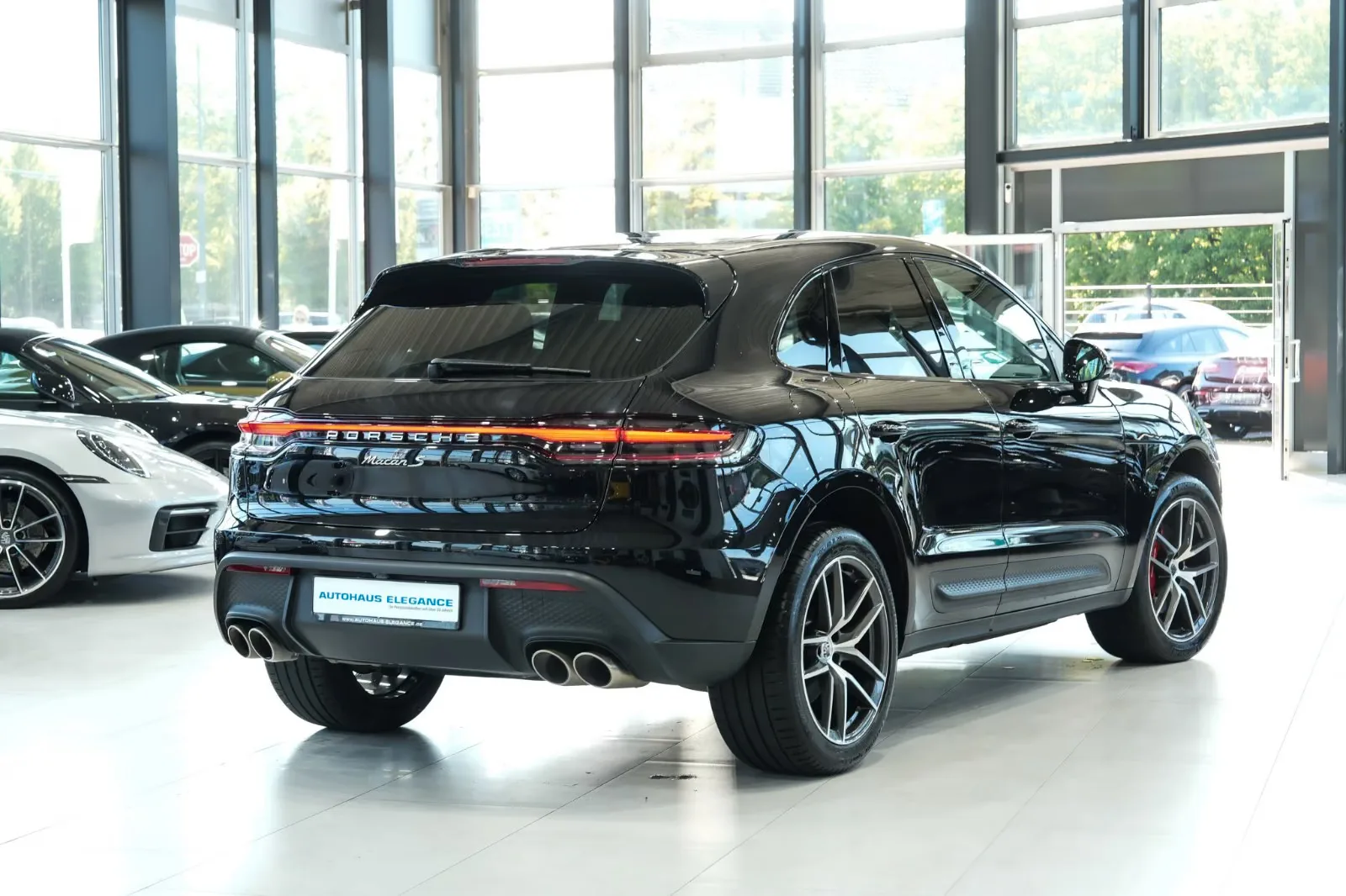 2022 Porsche Macan S, 2/26