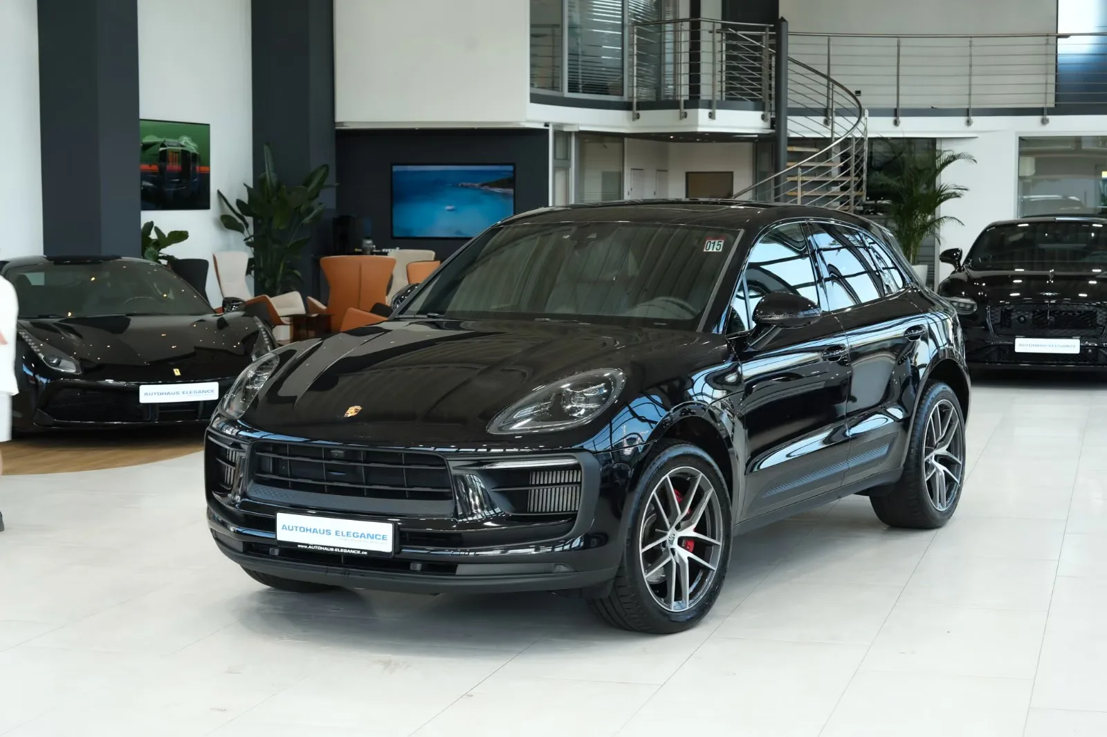 2022 Porsche Macan S, 7/26