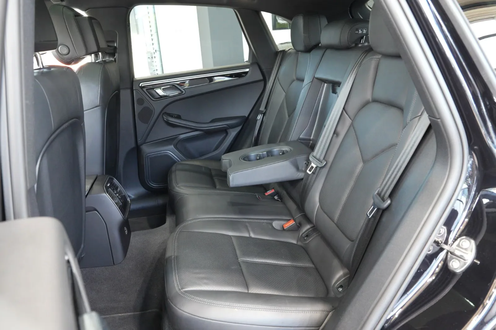 2022 Porsche Macan S, 11/26