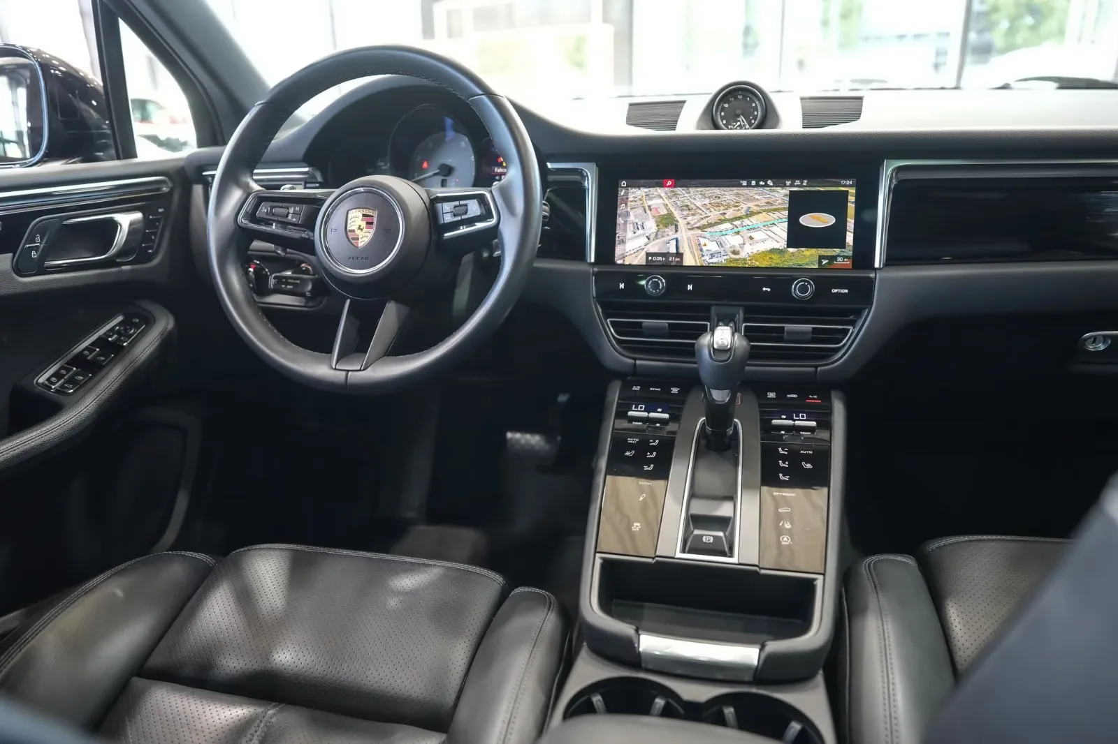 2022 Porsche Macan S, 13/26