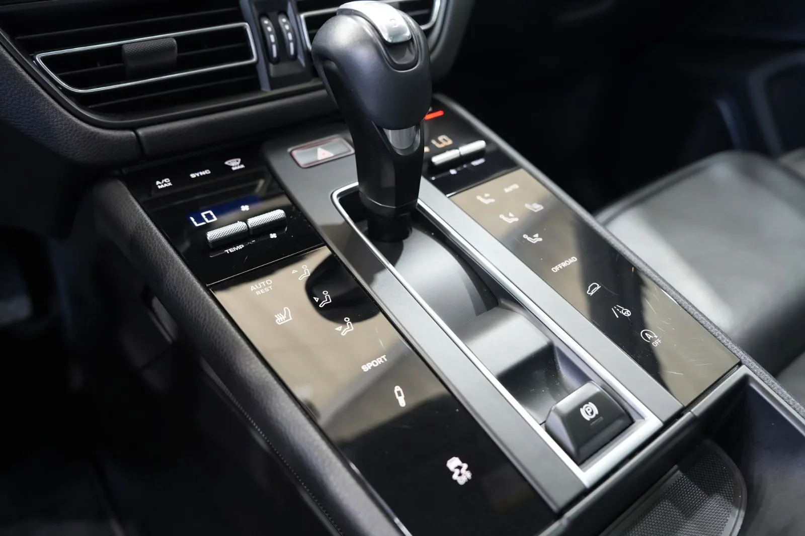 2022 Porsche Macan S, 18/26