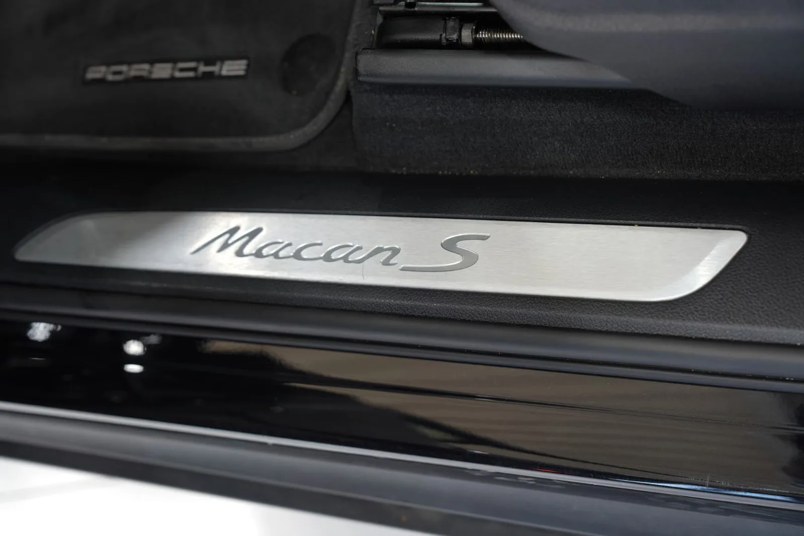 2022 Porsche Macan S, 23/26