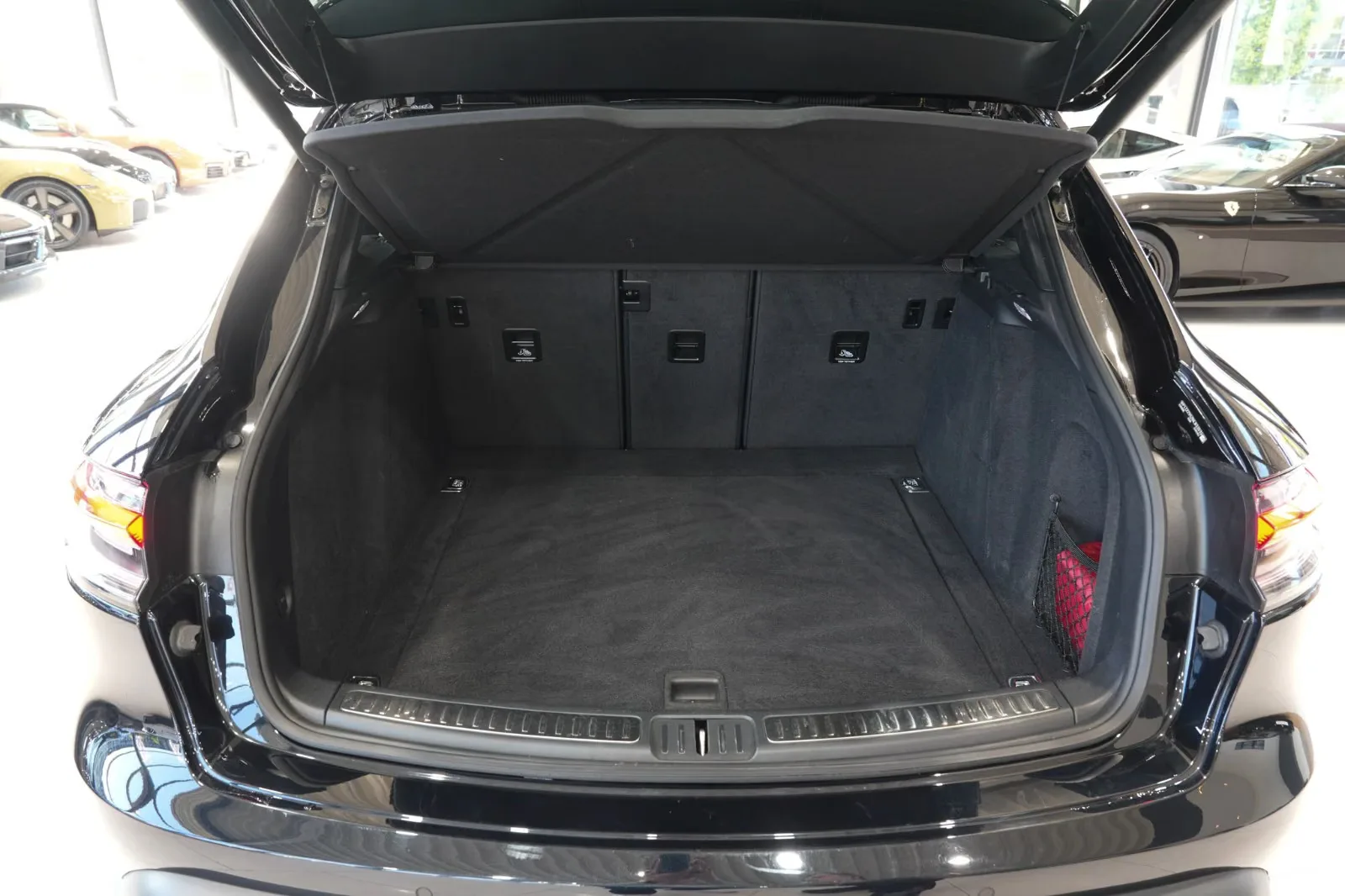 2022 Porsche Macan S, 25/26