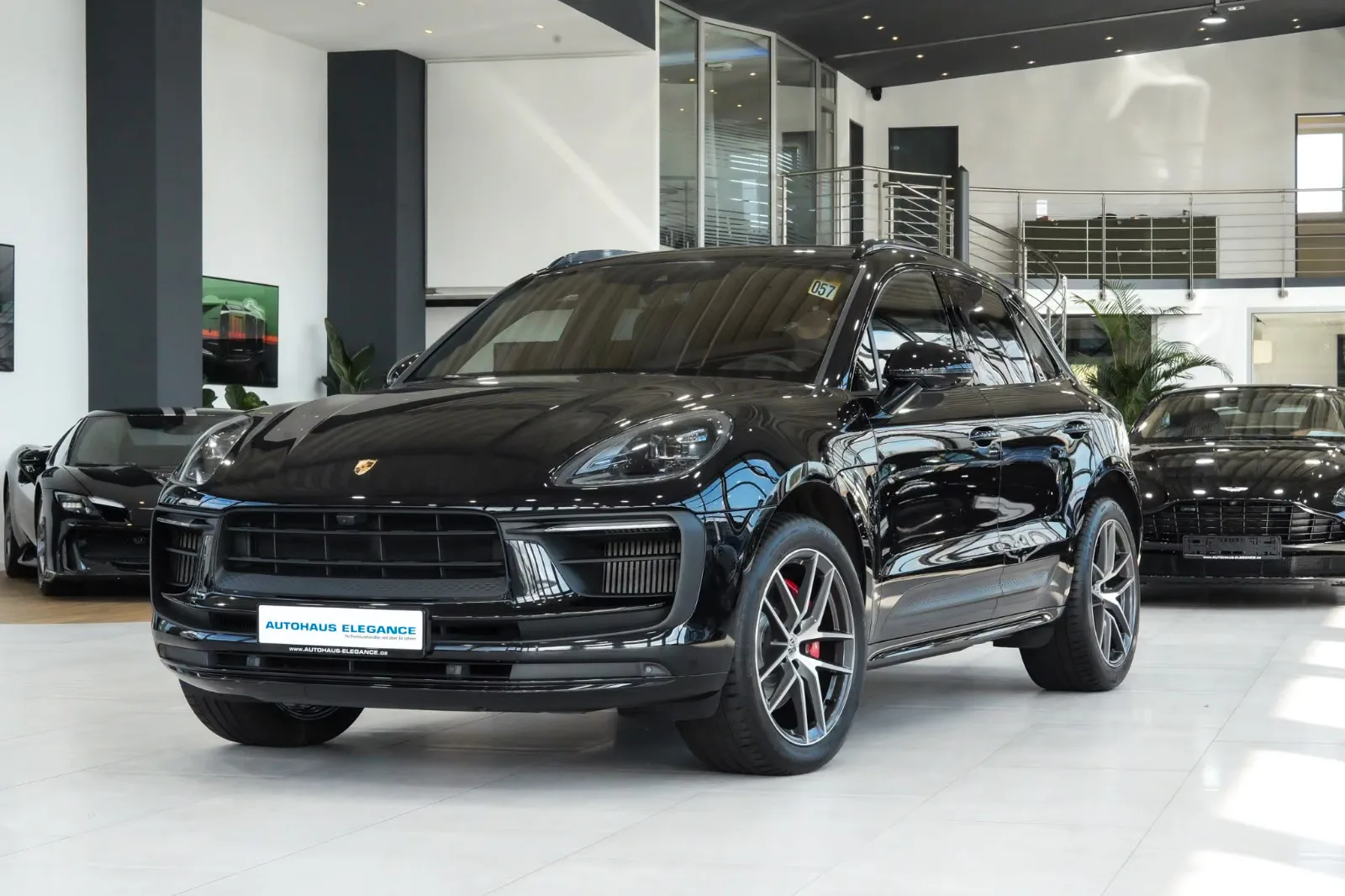 2022 Porsche Macan S angeboten von einem Fachhändler in Köln, Deutschland, Hauptfoto