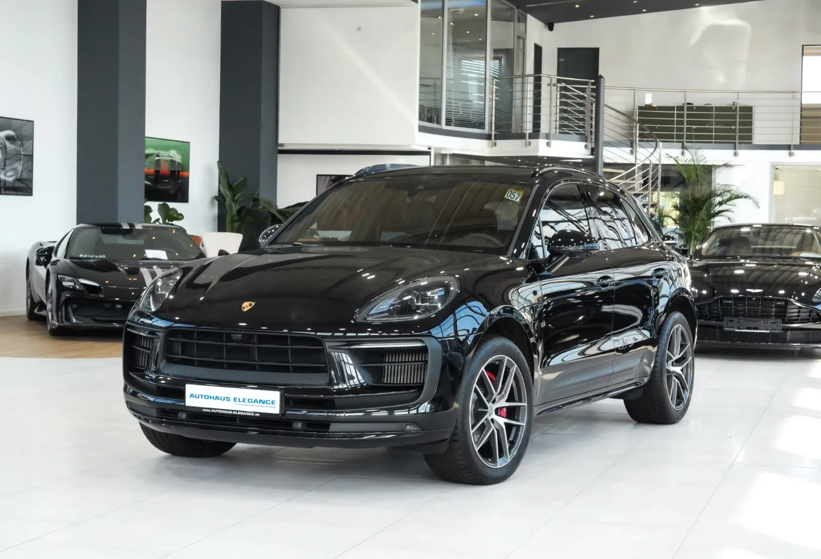 2022 Porsche Macan S, 6/28