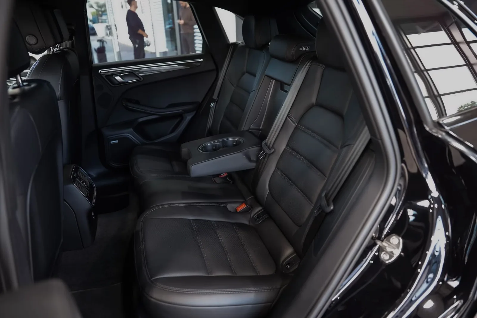 2022 Porsche Macan S, 9/28